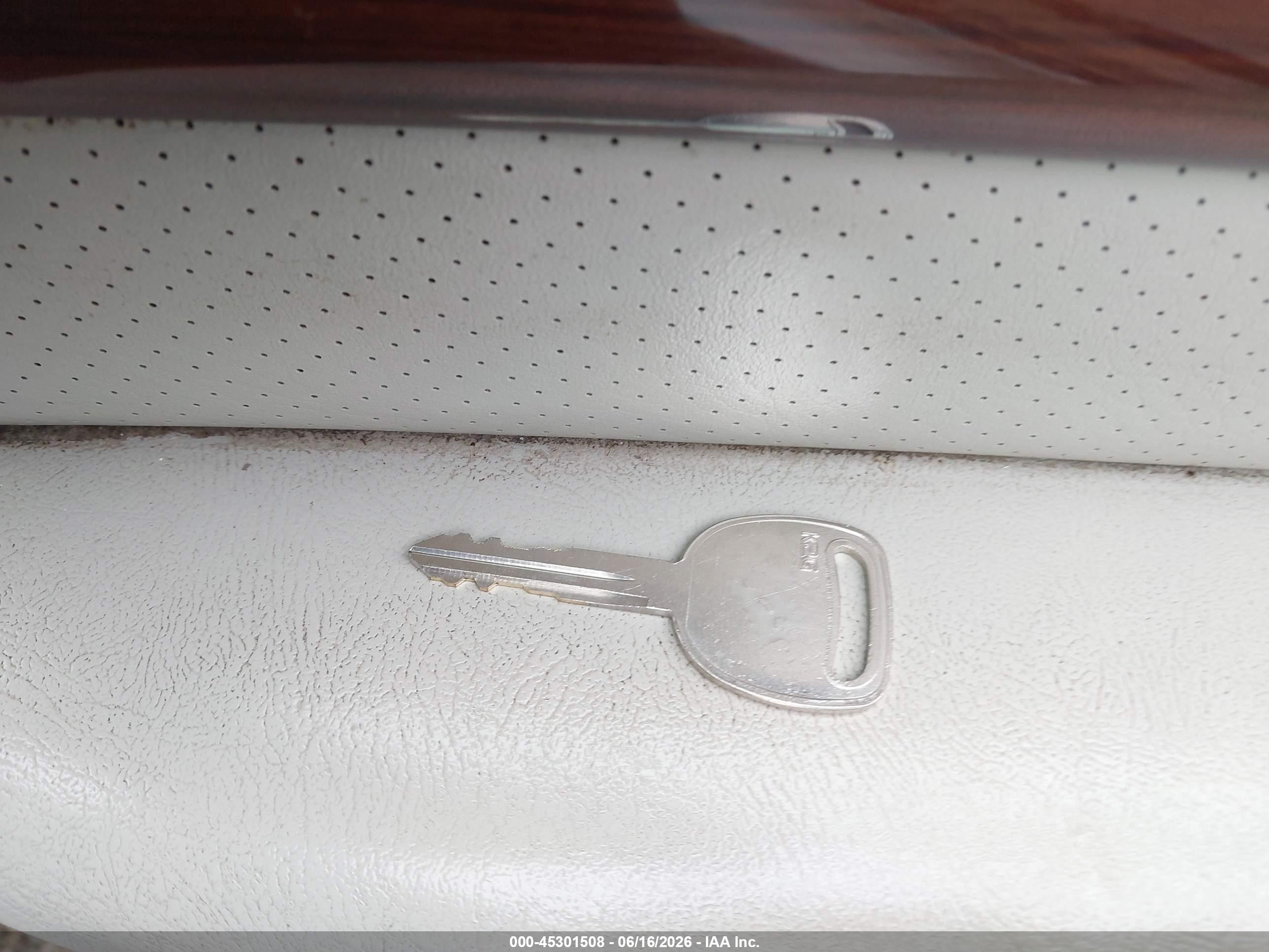 2003 Cadillac Escalade Standard White vin: 1GYEC63T63R110468
