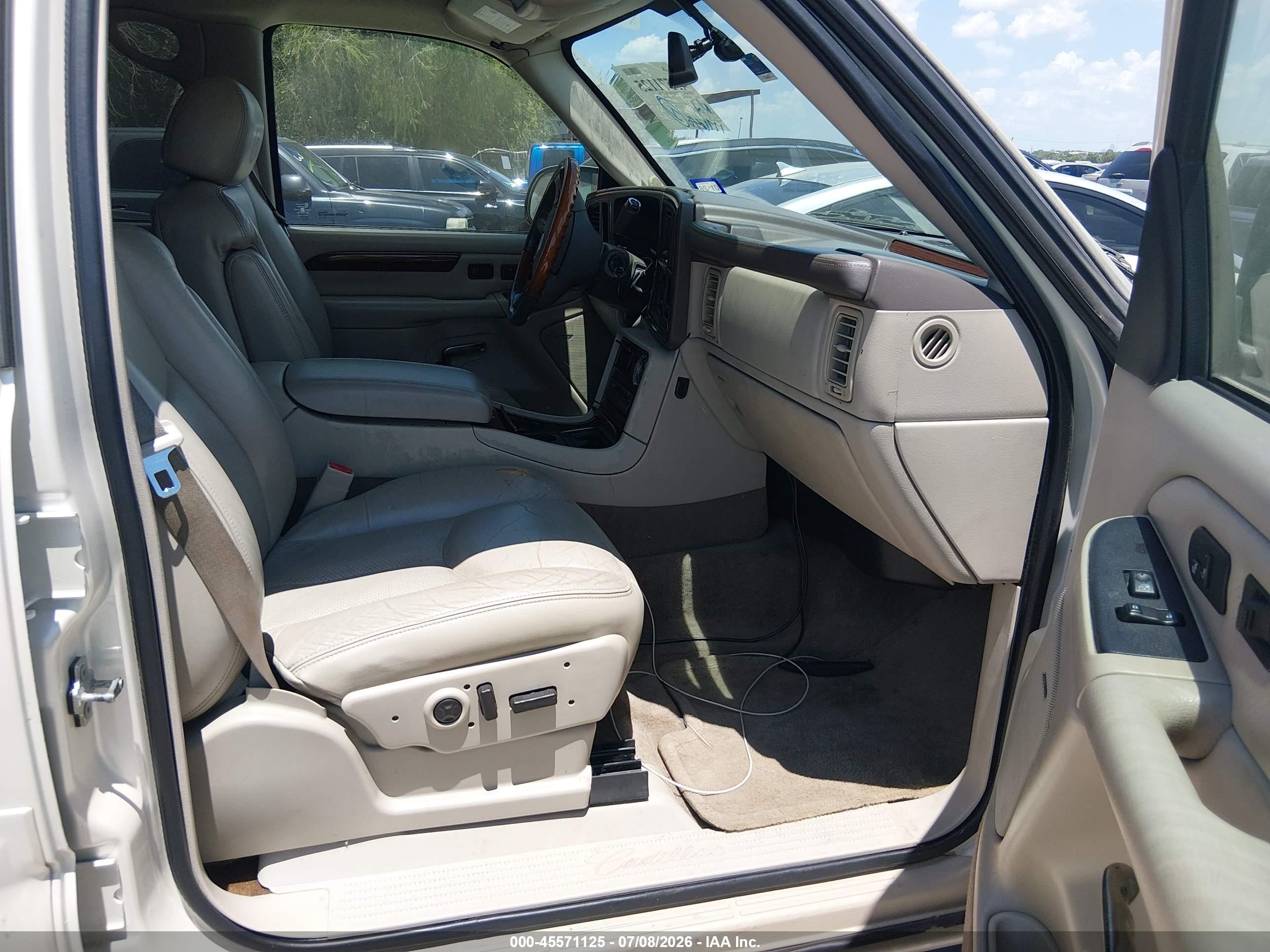 2004 Cadillac Escalade Standard White vin: 1GYEC63T64R207560