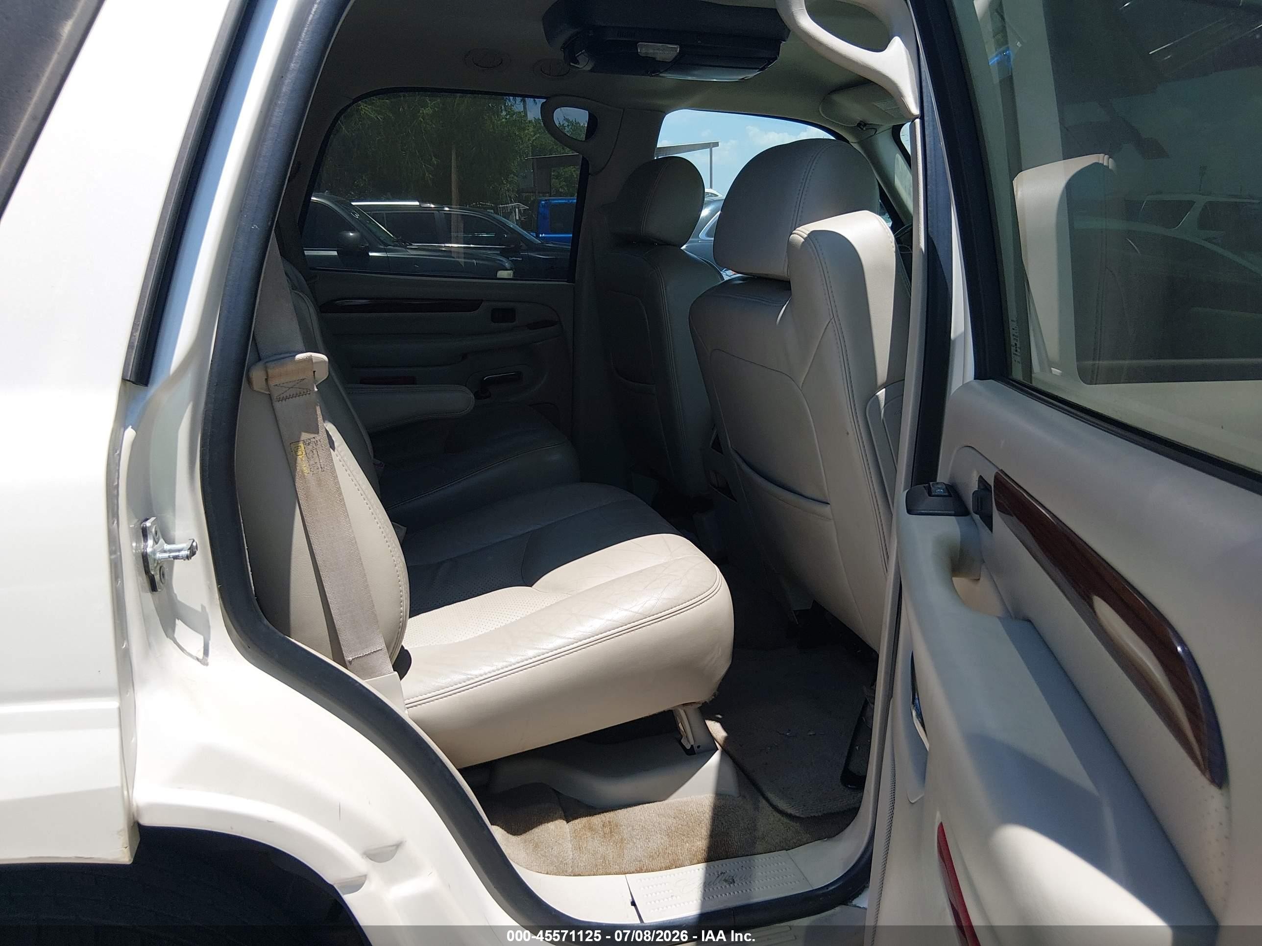 2004 Cadillac Escalade Standard White vin: 1GYEC63T64R207560