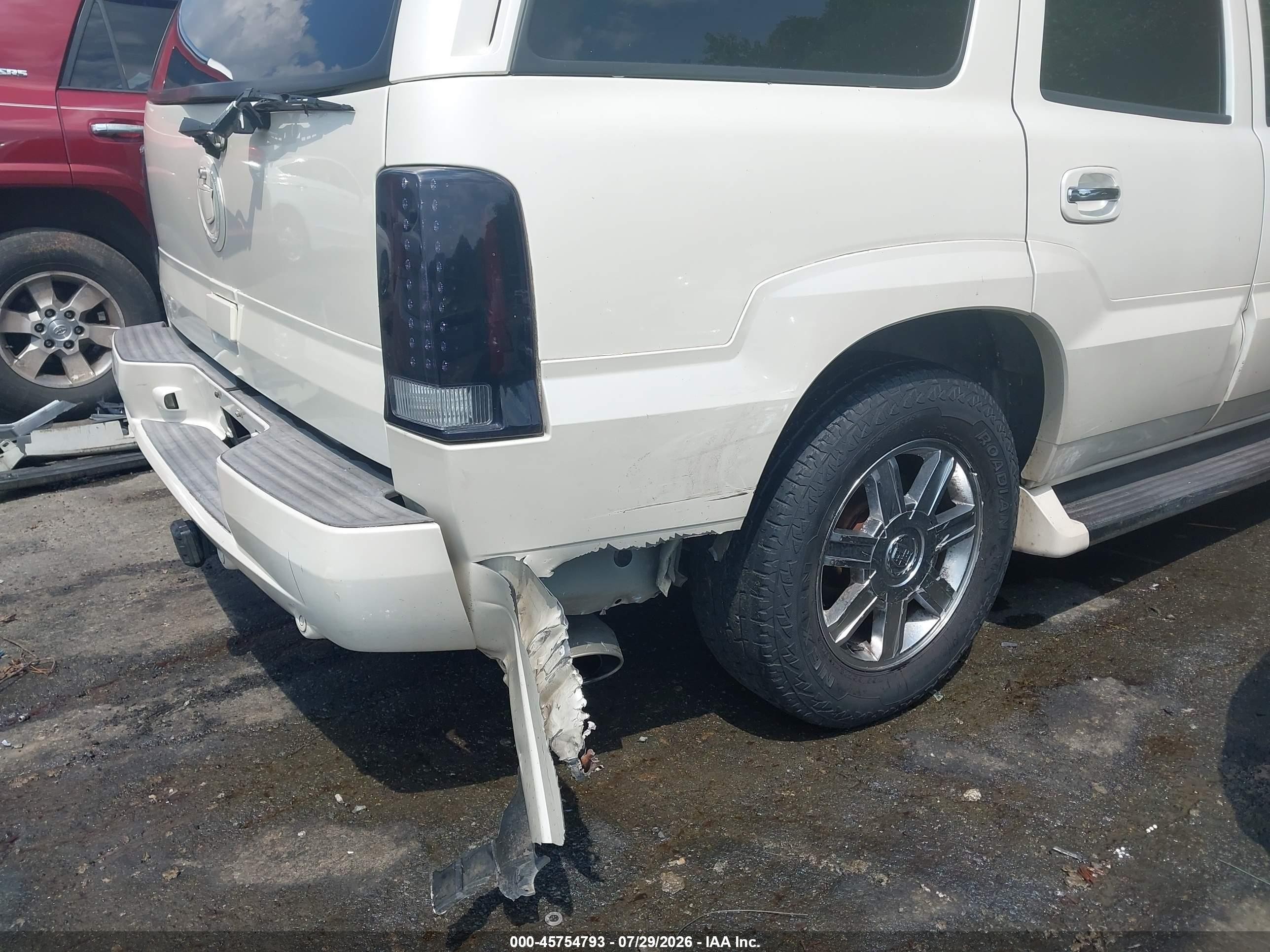2004 Cadillac Escalade Standard White vin: 1GYEC63T74R155548