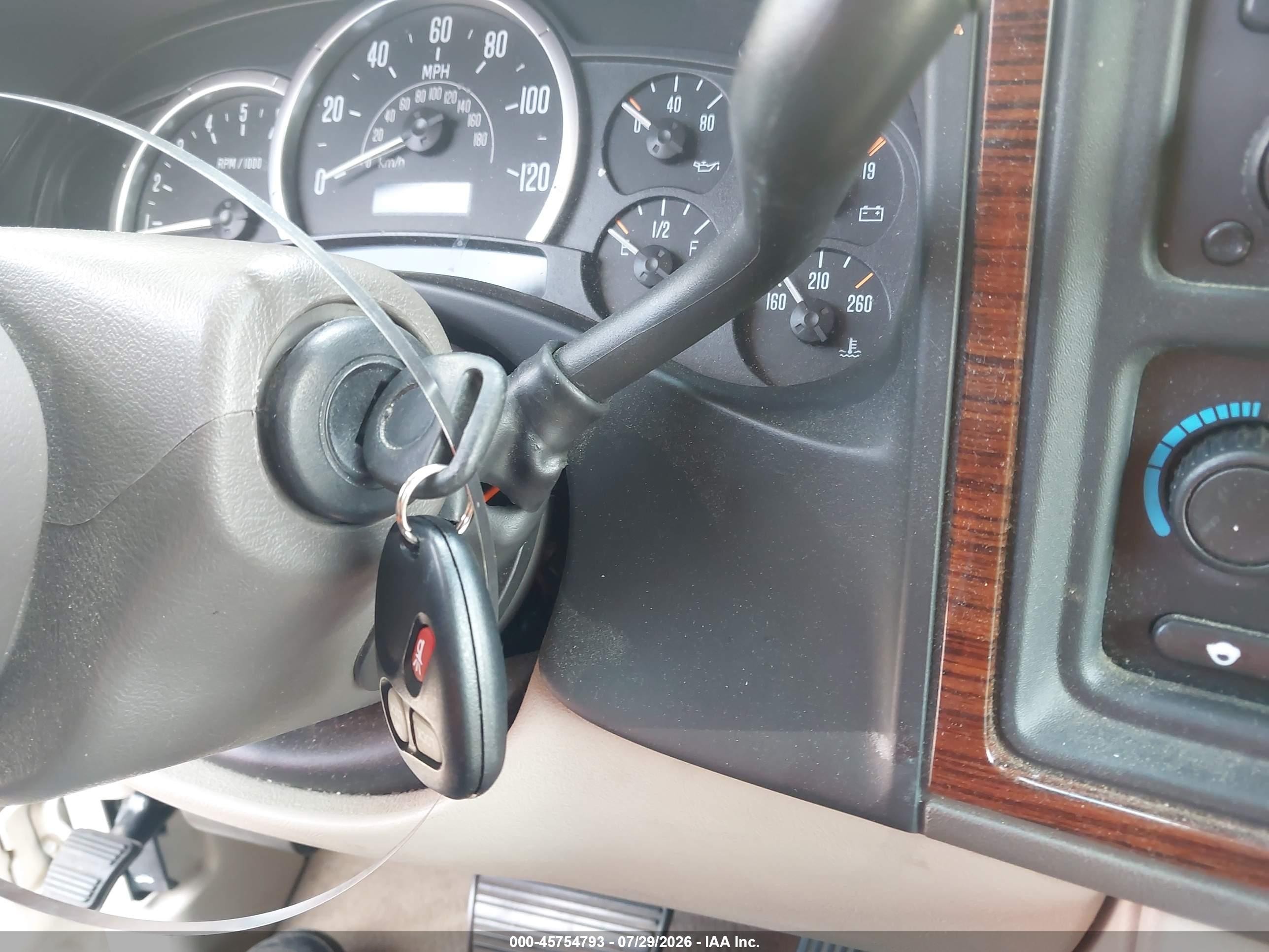 2004 Cadillac Escalade Standard White vin: 1GYEC63T74R155548