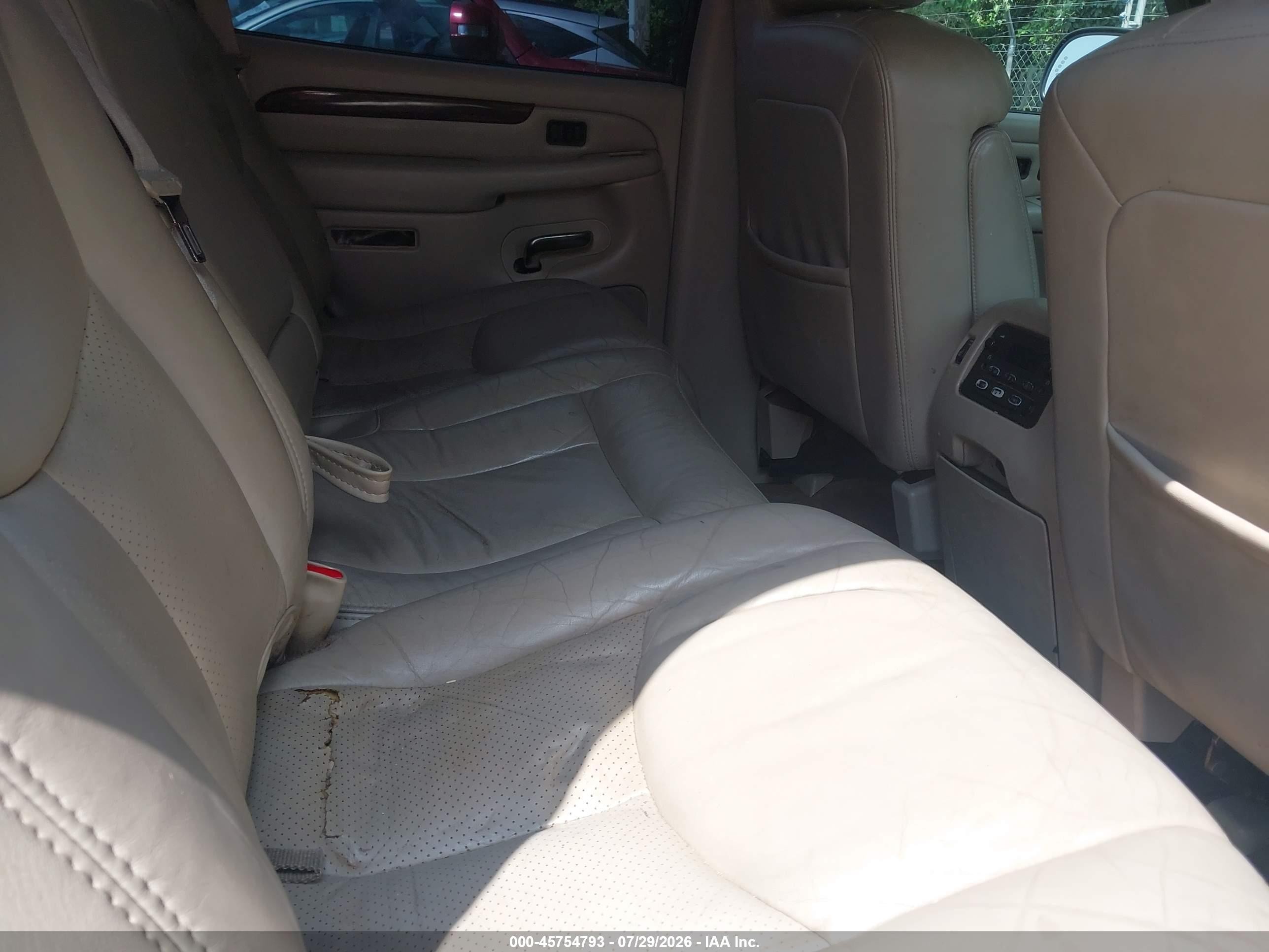 2004 Cadillac Escalade Standard White vin: 1GYEC63T74R155548