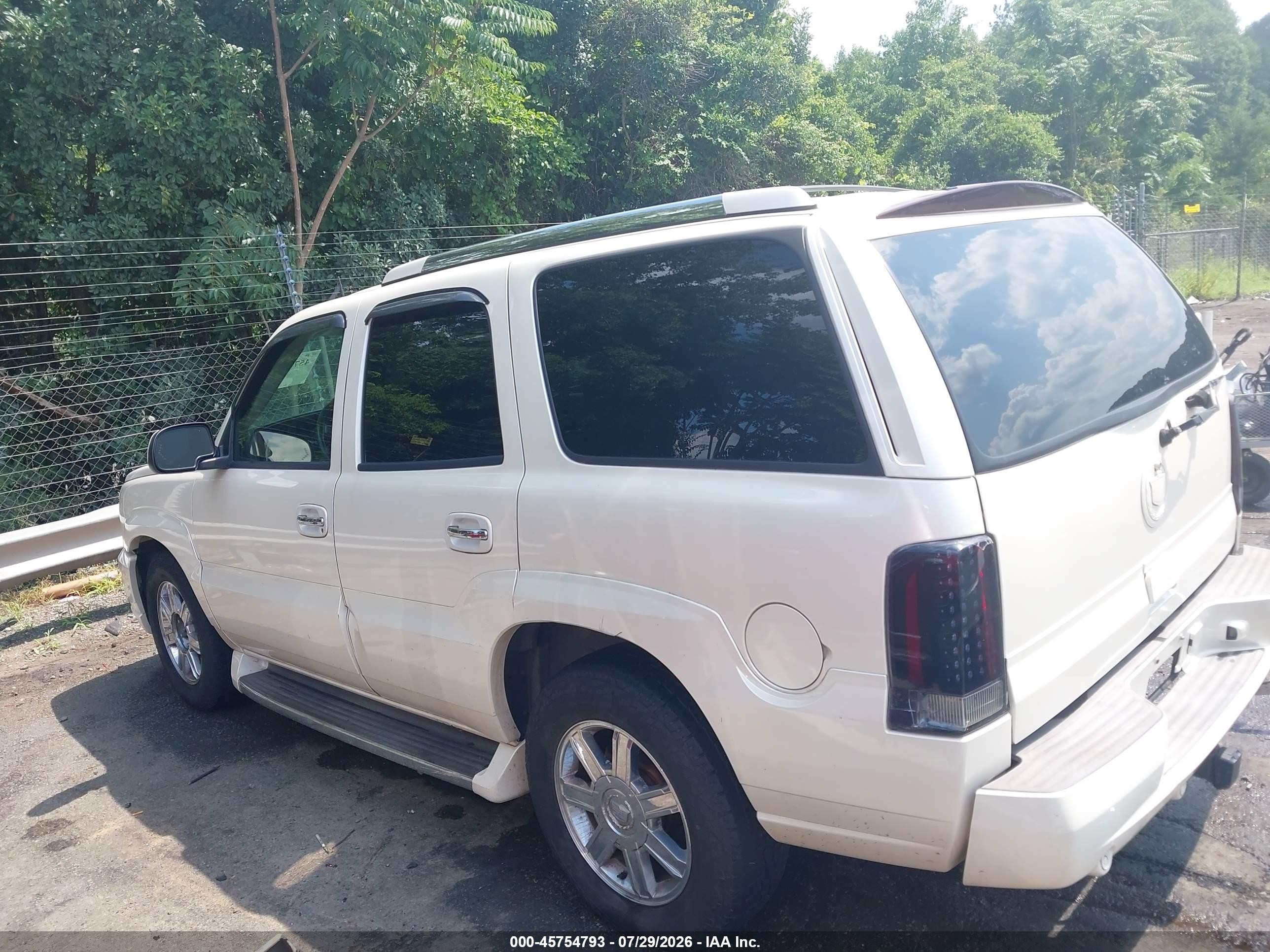 2004 Cadillac Escalade Standard White vin: 1GYEC63T74R155548