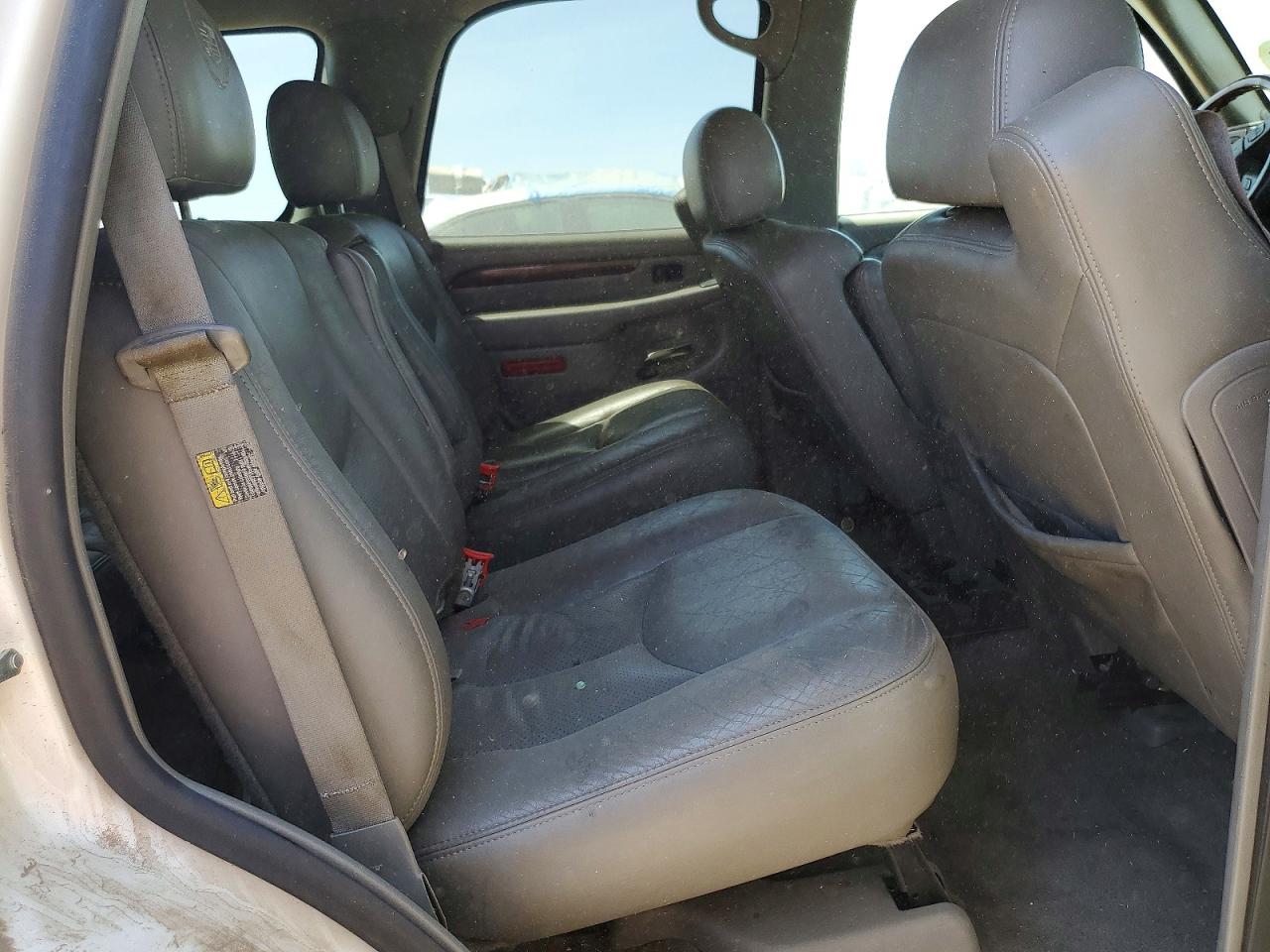 2005 Cadillac Escalade Luxury Белый vin: 1GYEC63T75R194366