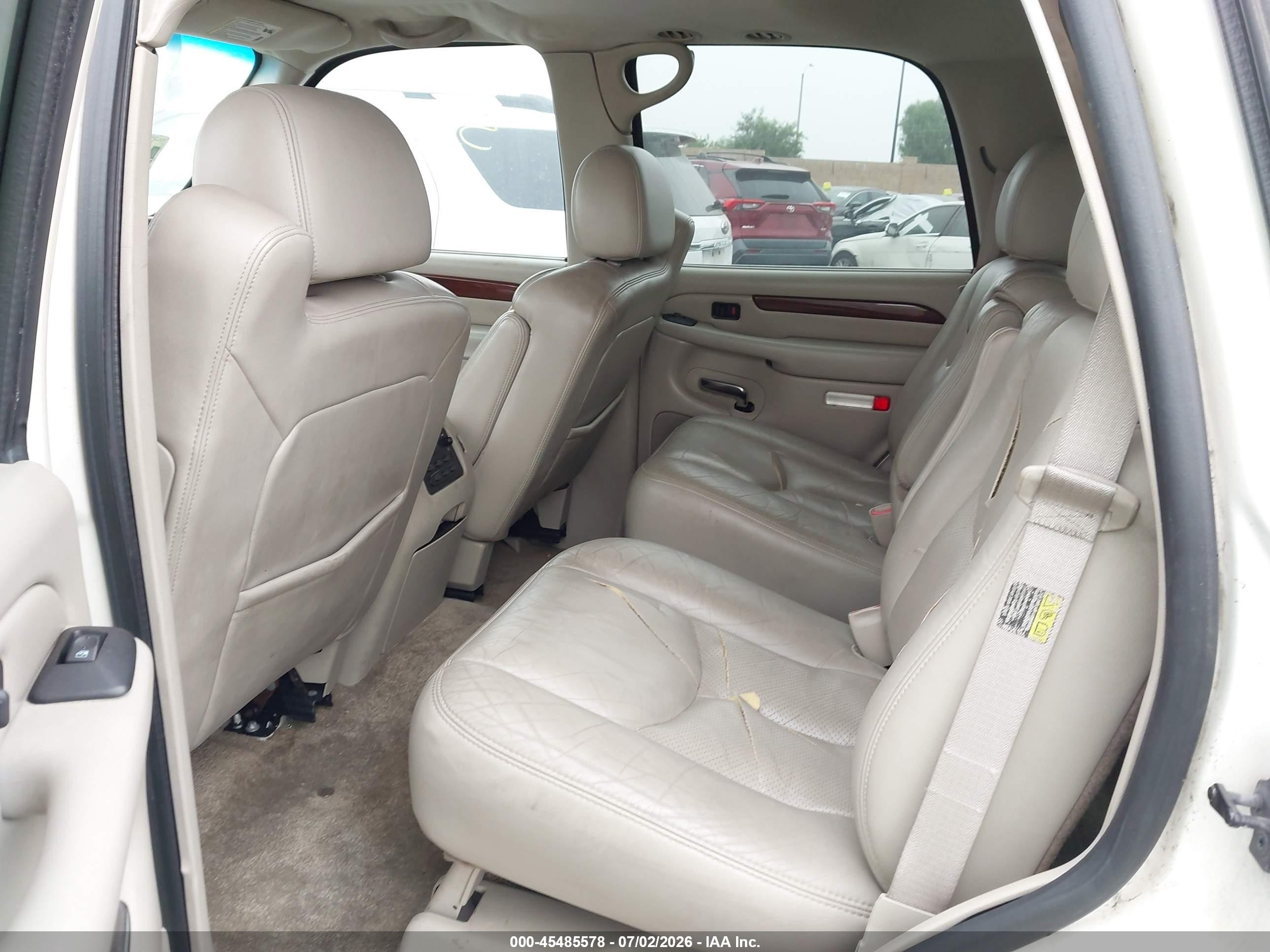 2003 Cadillac Escalade Standard Beige vin: 1GYEC63T83R135050