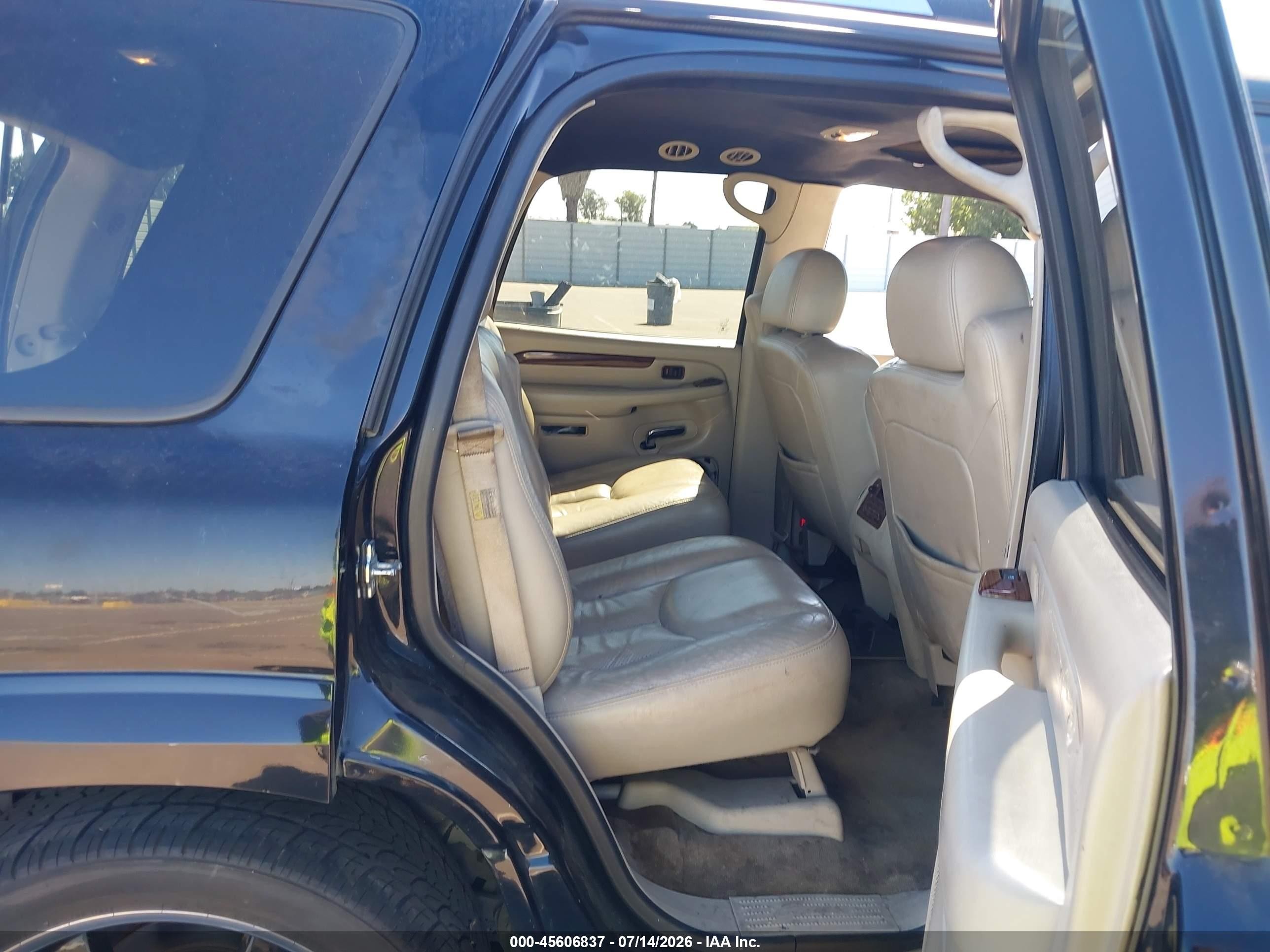 2004 Cadillac Escalade Standard Black vin: 1GYEC63T84R208970