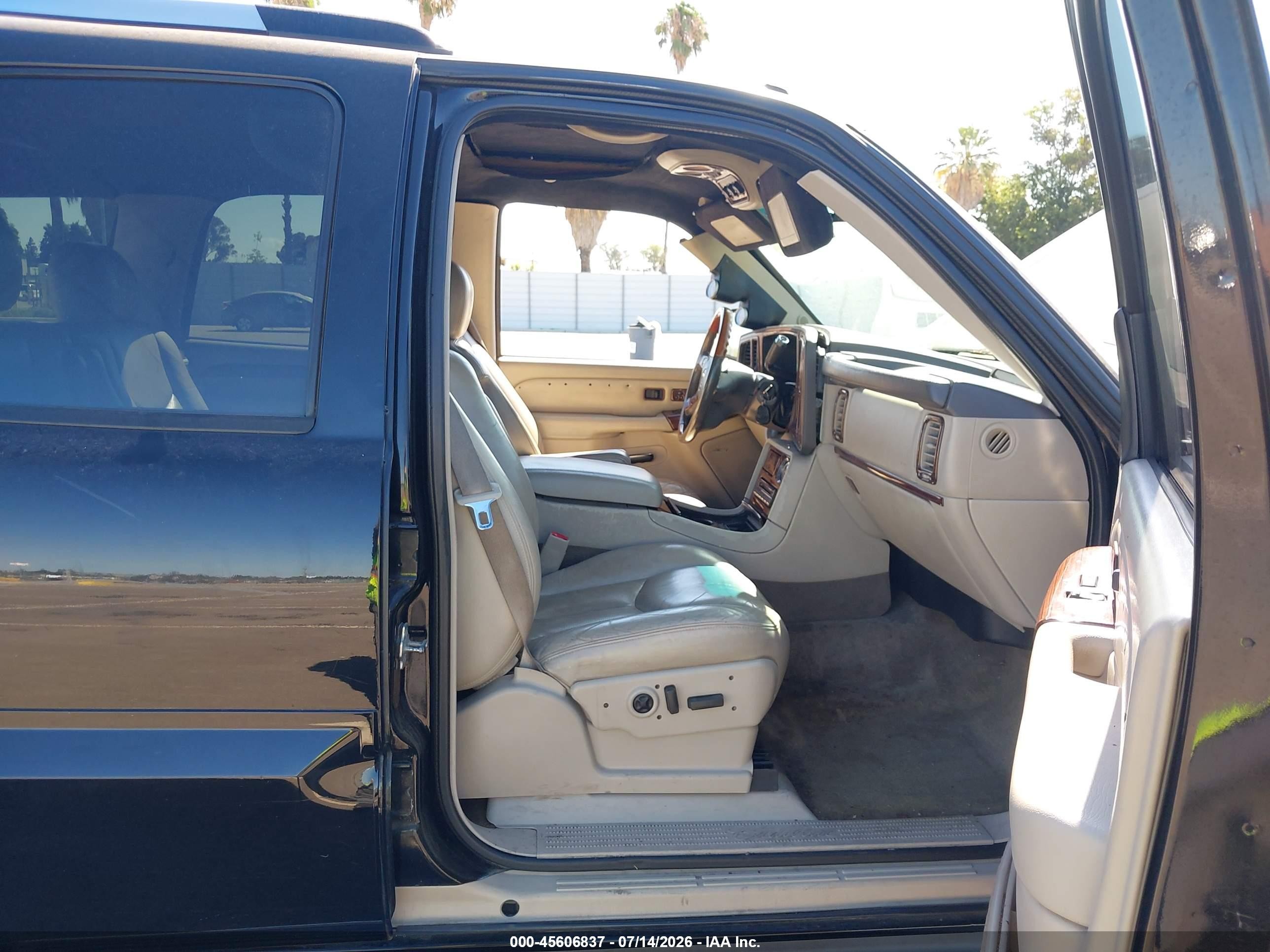 2004 Cadillac Escalade Standard Black vin: 1GYEC63T84R208970