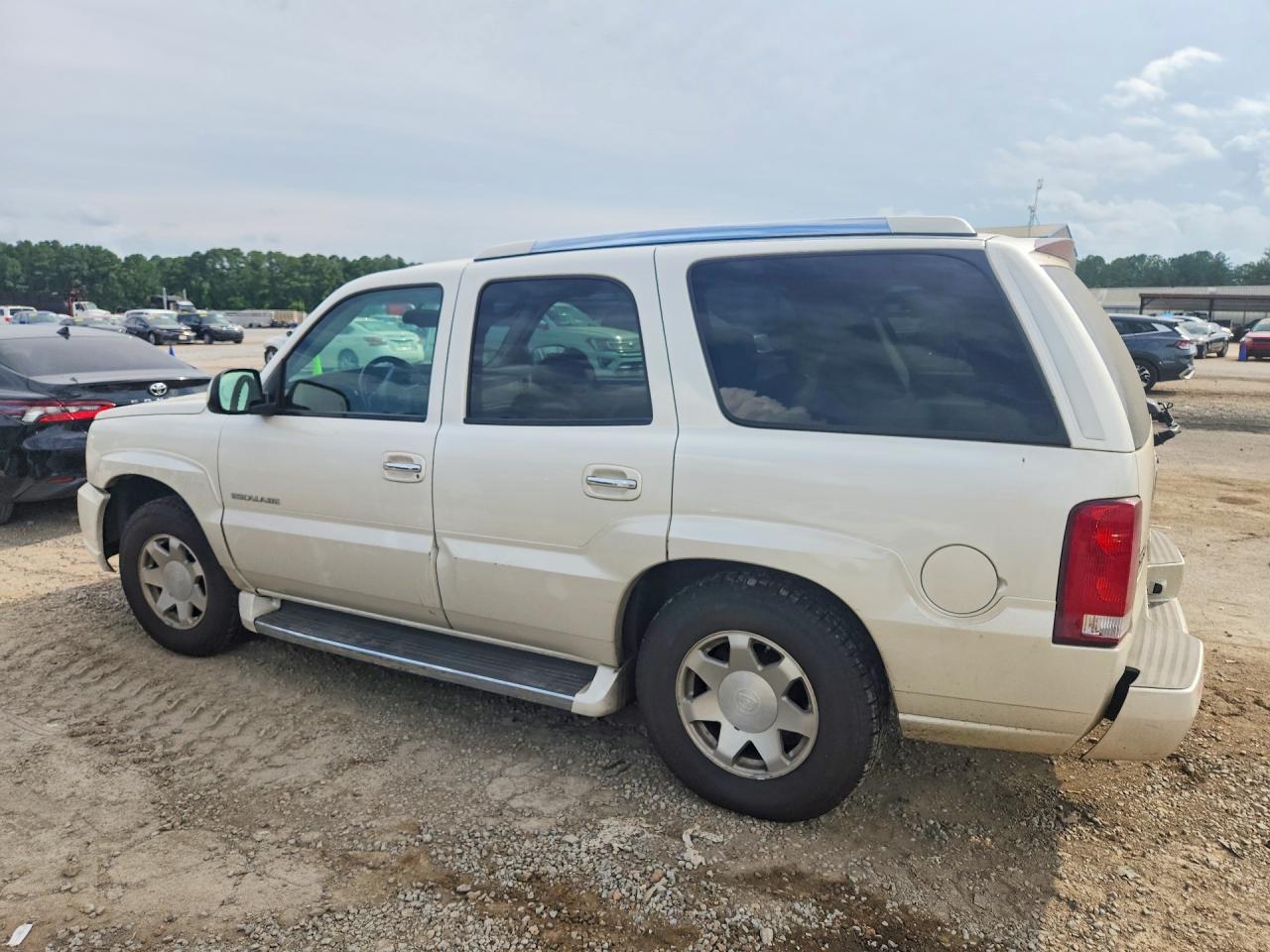 2005 Cadillac Escalade Luxury White vin: 1GYEC63T85R195221