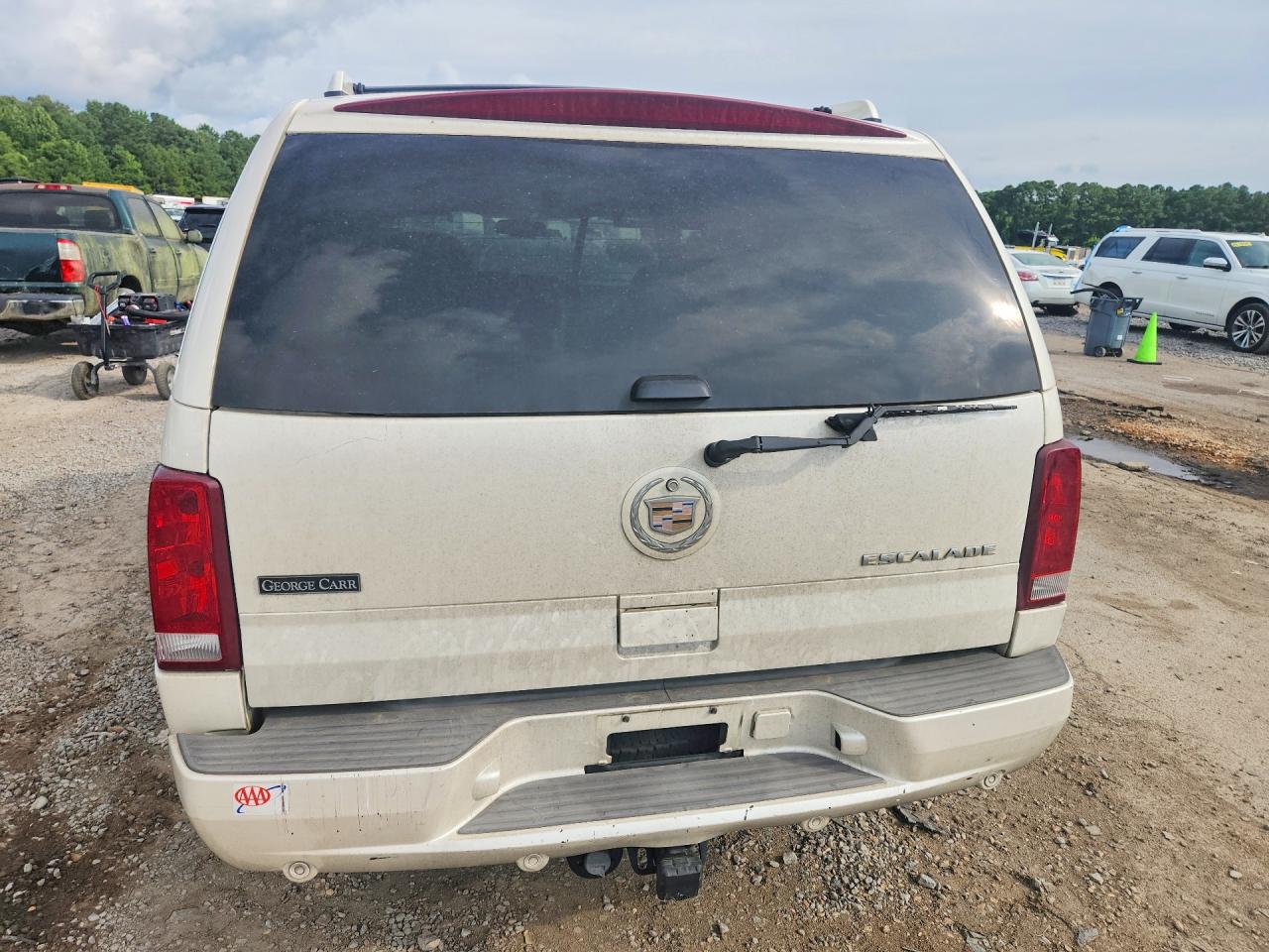 2005 Cadillac Escalade Luxury White vin: 1GYEC63T85R195221
