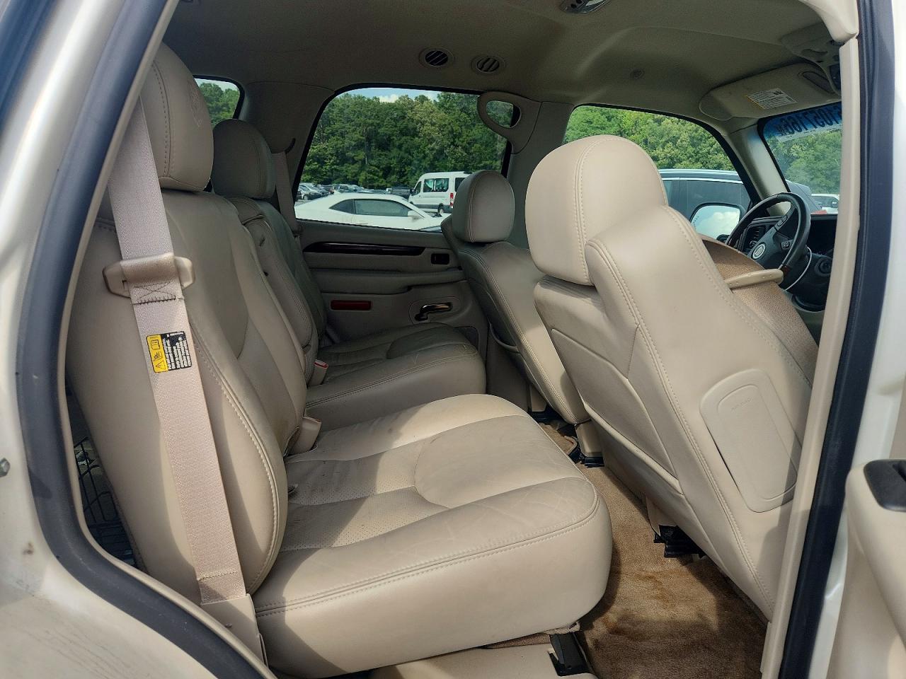 2005 Cadillac Escalade Luxury White vin: 1GYEC63T85R195221