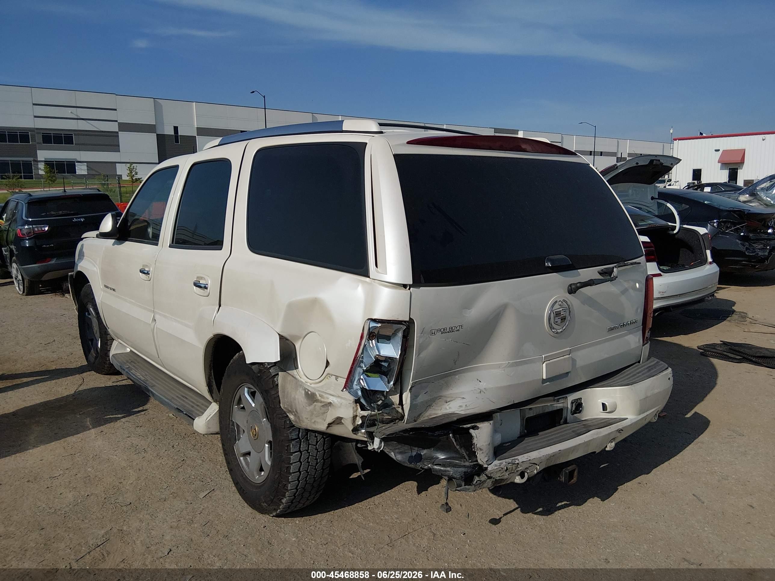 2005 Cadillac Escalade Standard White vin: 1GYEC63T95R152488