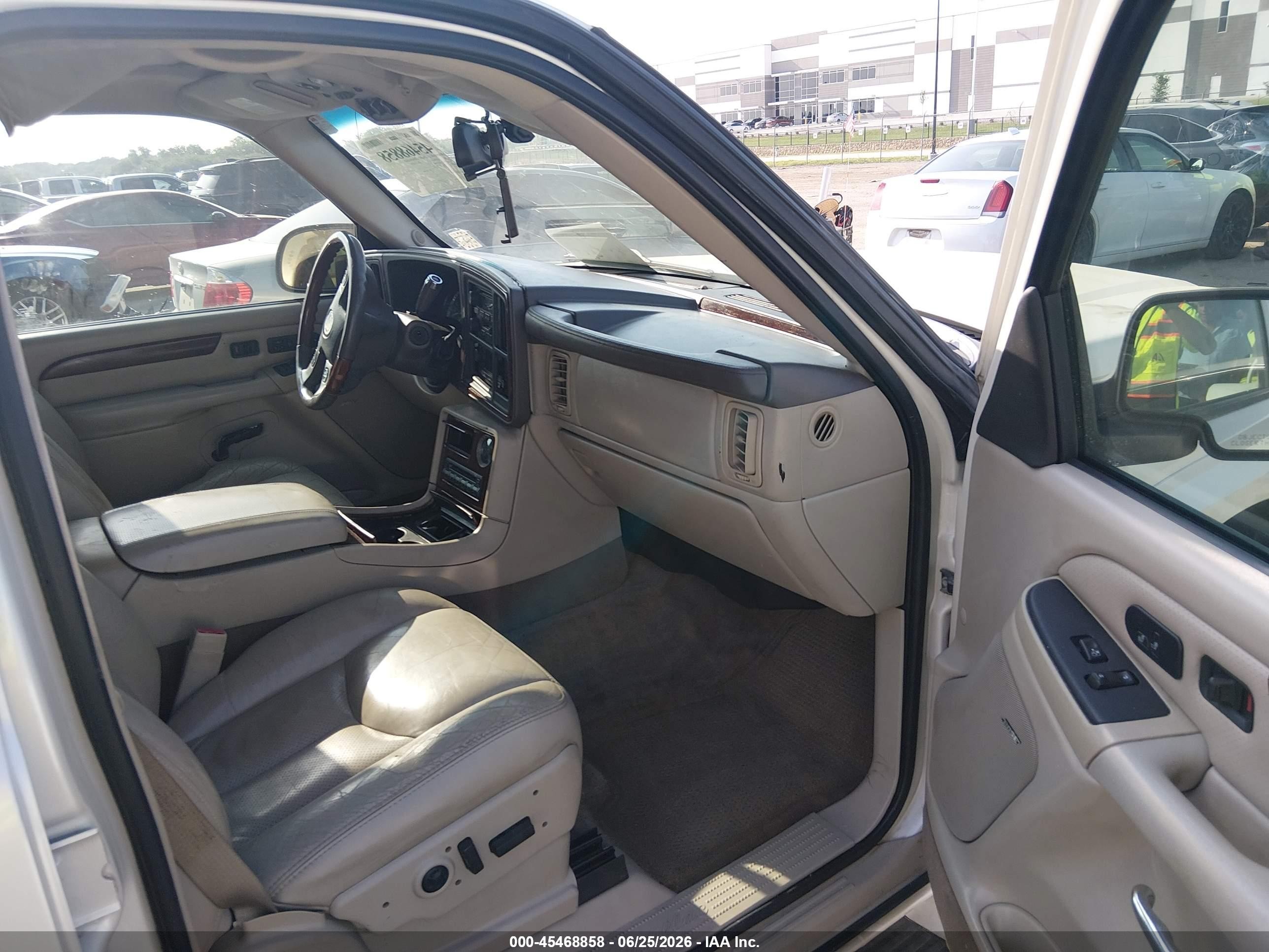 2005 Cadillac Escalade Standard White vin: 1GYEC63T95R152488