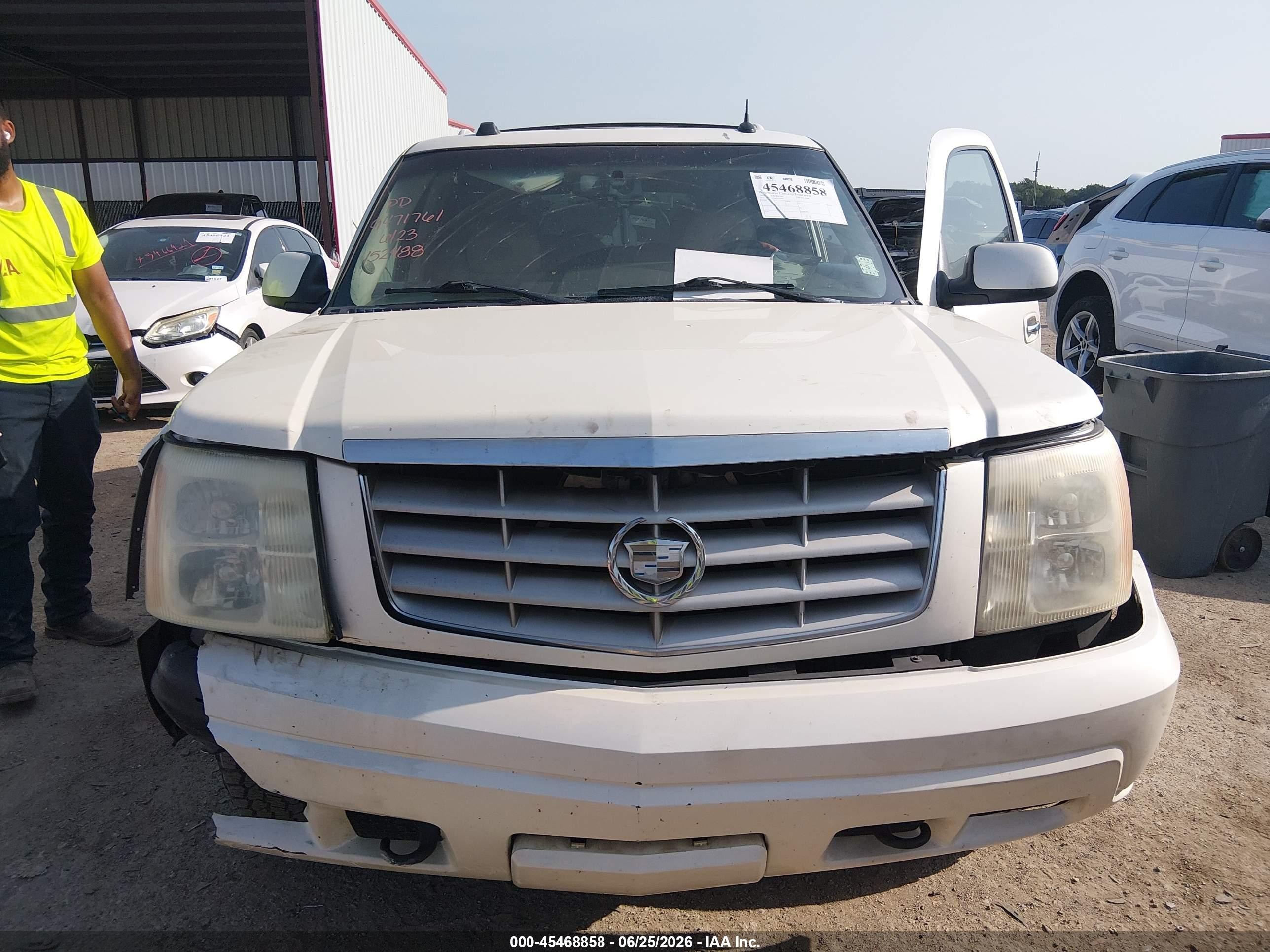 2005 Cadillac Escalade Standard White vin: 1GYEC63T95R152488