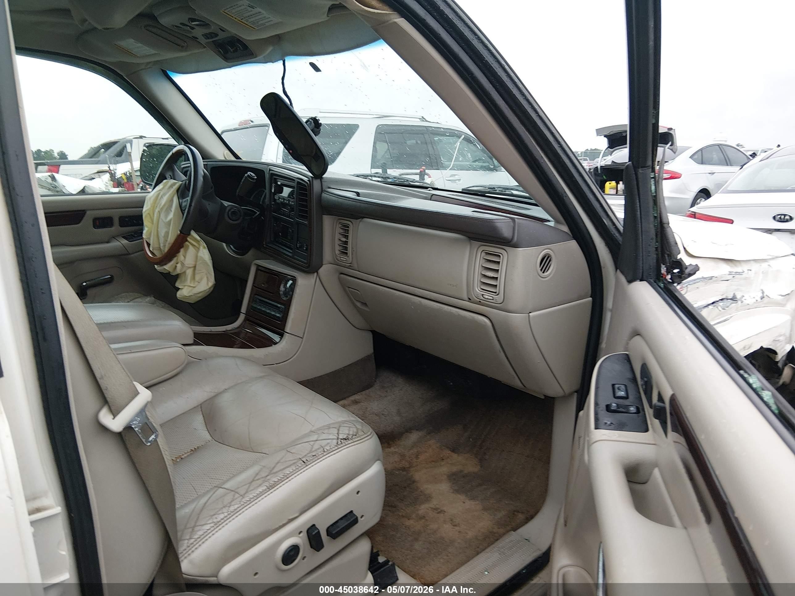 2003 Cadillac Escalade Standard White vin: 1GYEC63TX3R310057
