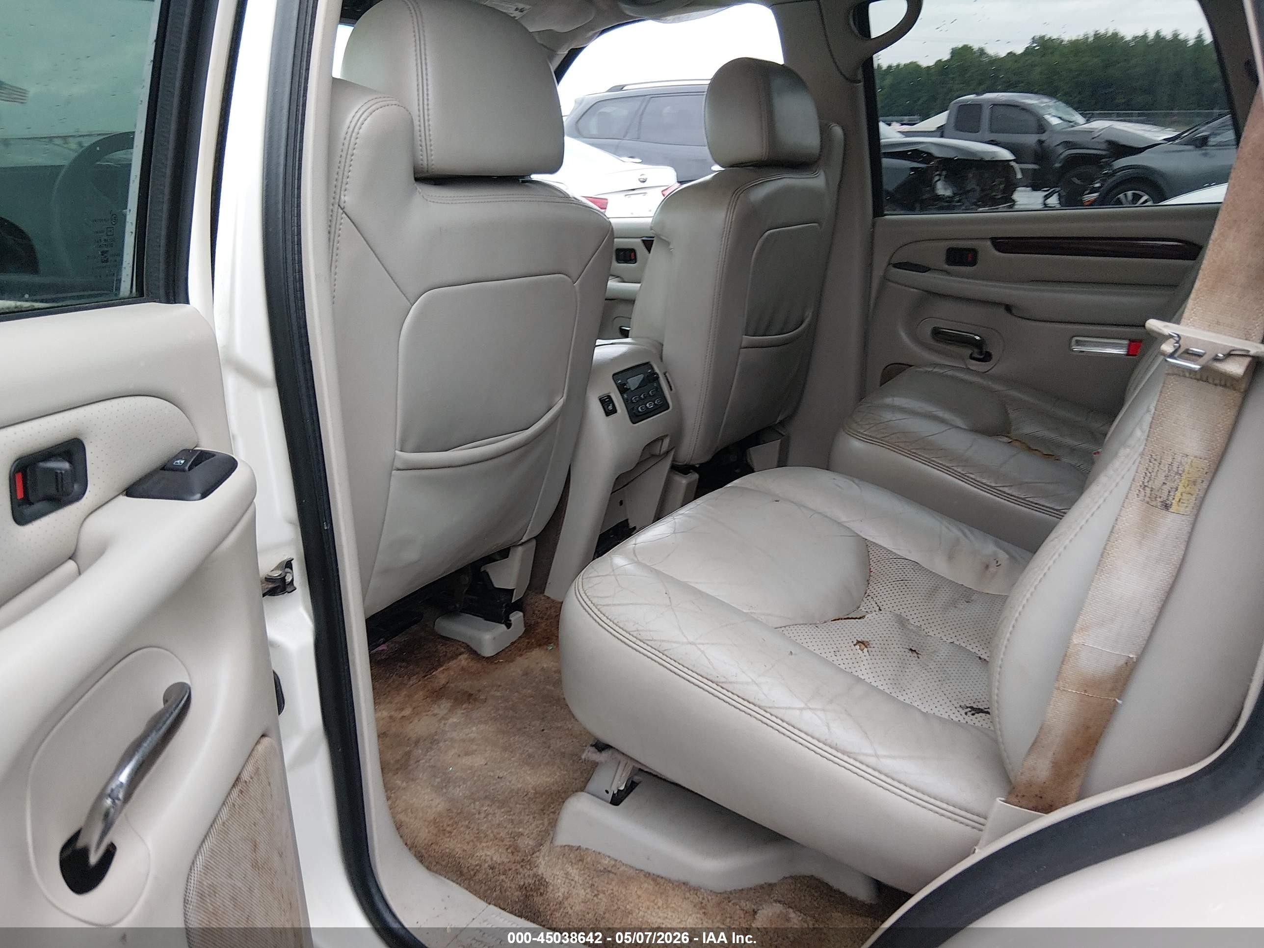 2003 Cadillac Escalade Standard White vin: 1GYEC63TX3R310057