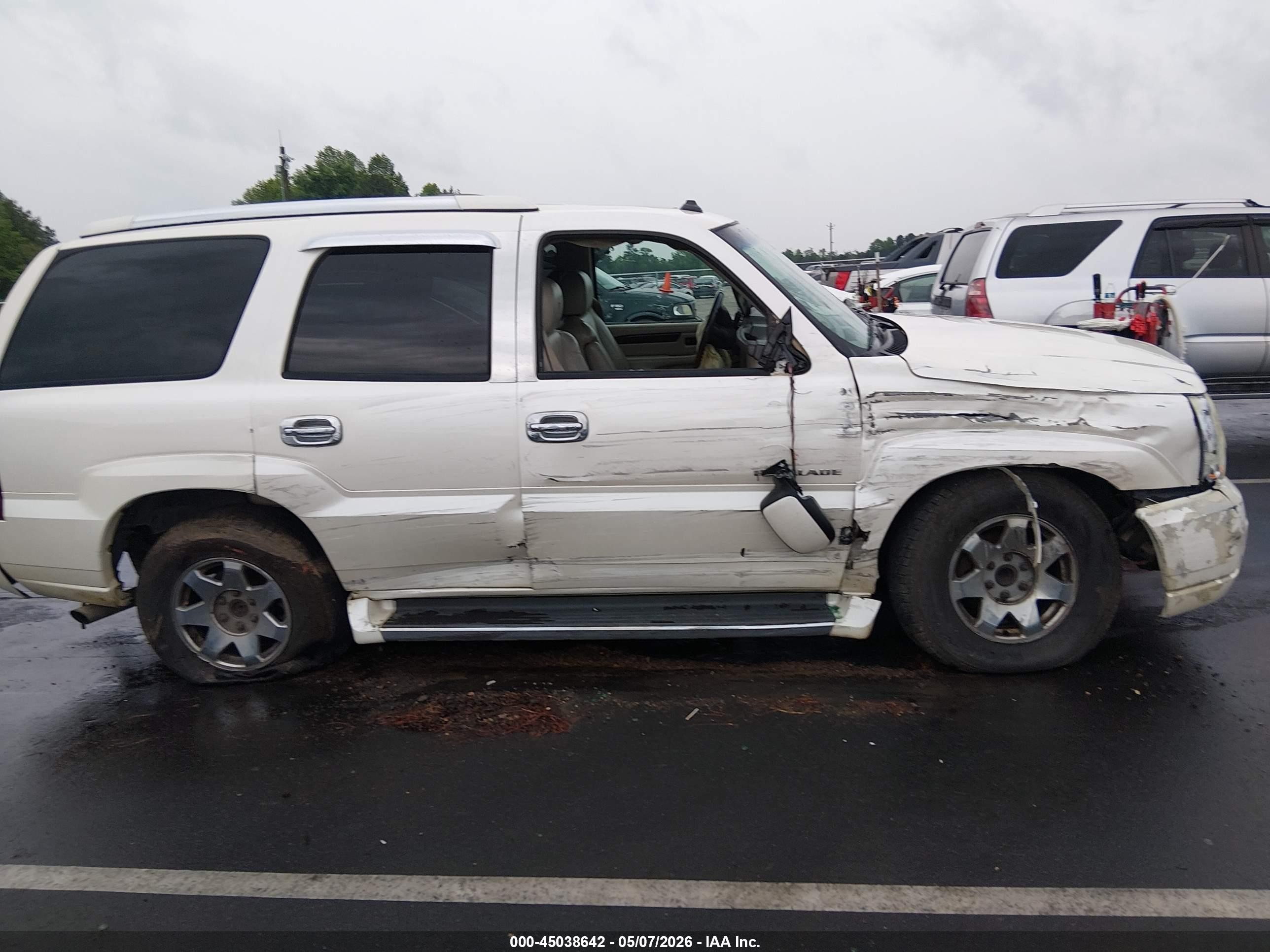 2003 Cadillac Escalade Standard White vin: 1GYEC63TX3R310057