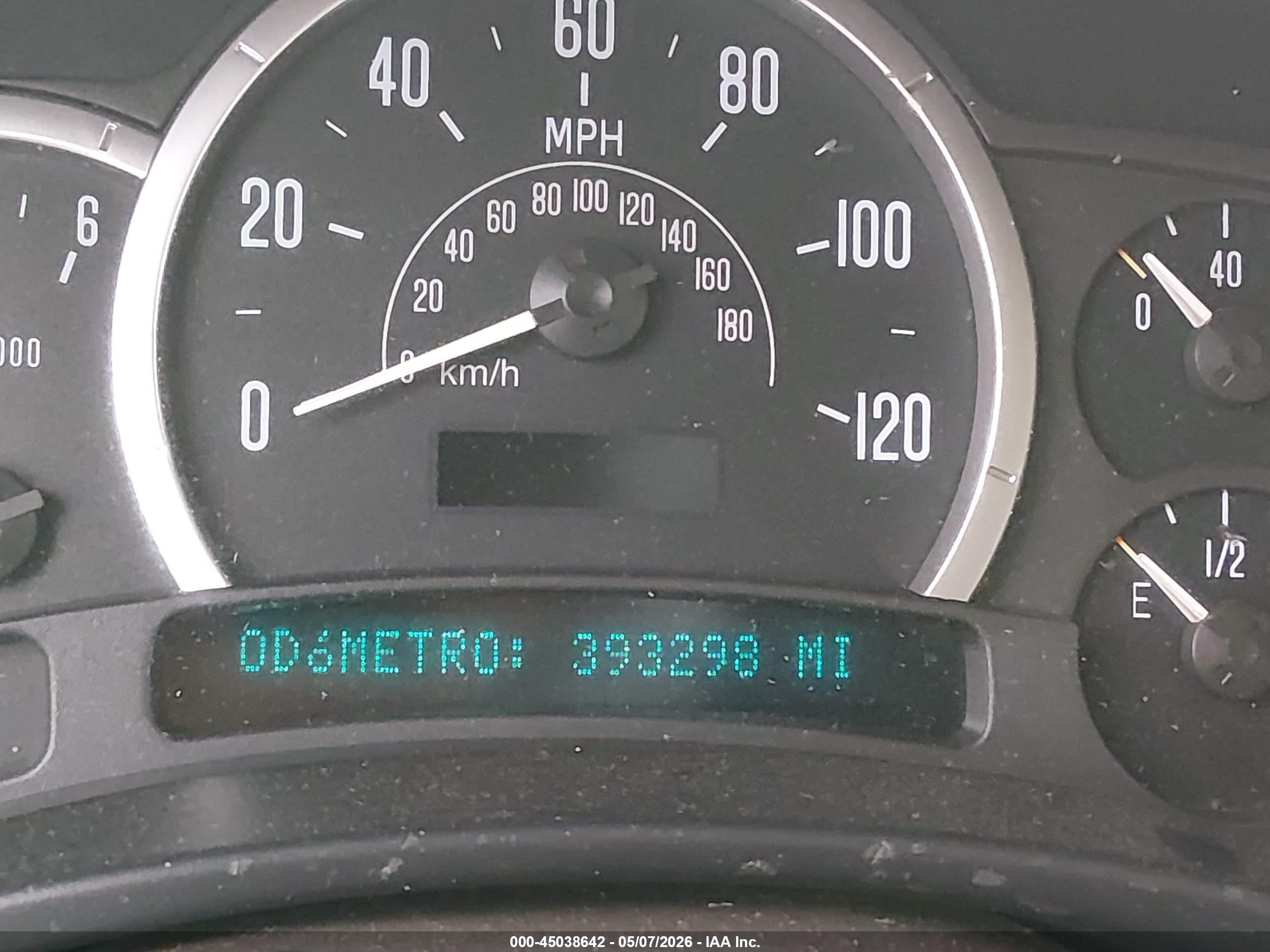 2003 Cadillac Escalade Standard White vin: 1GYEC63TX3R310057