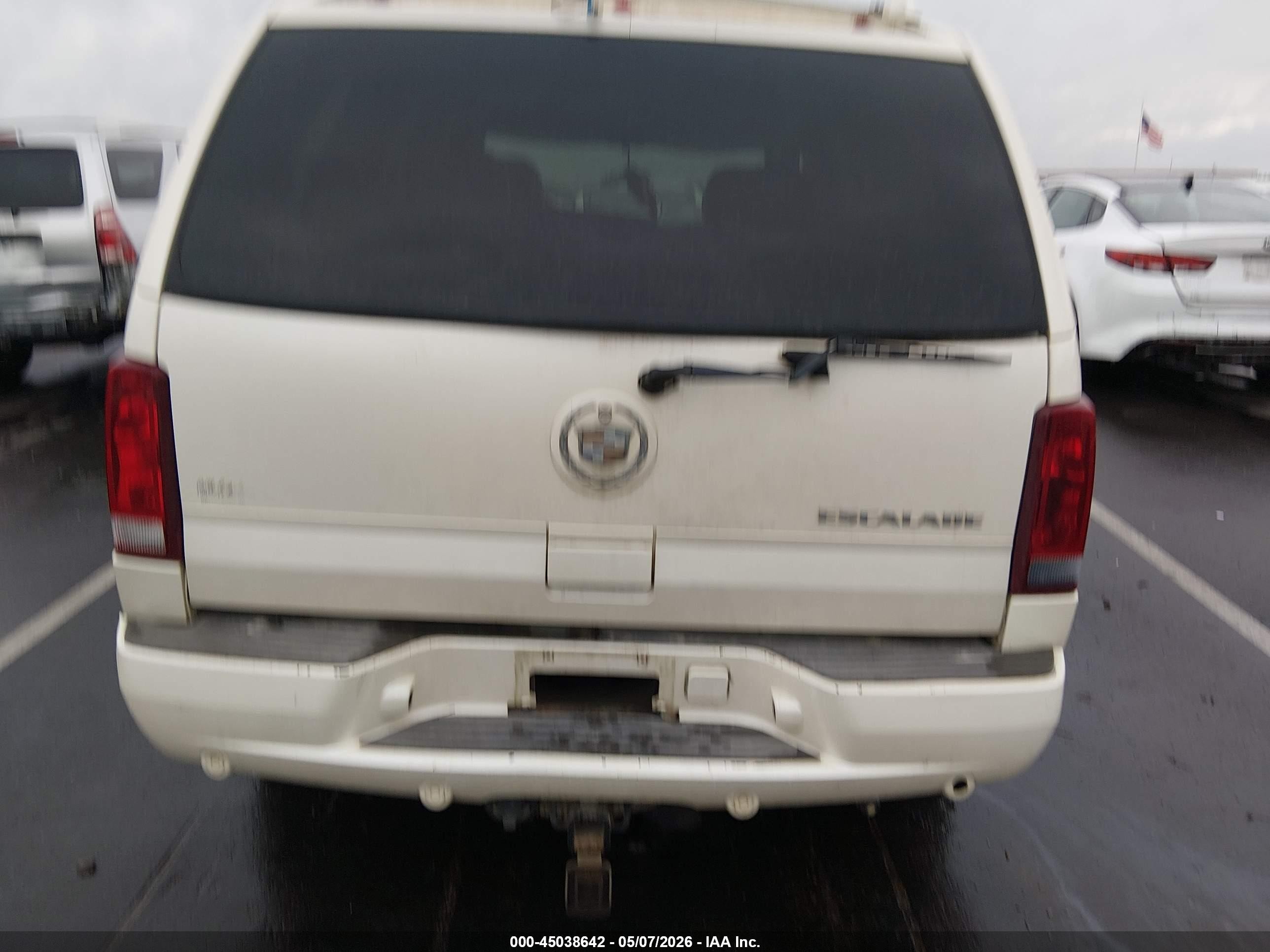 2003 Cadillac Escalade Standard White vin: 1GYEC63TX3R310057