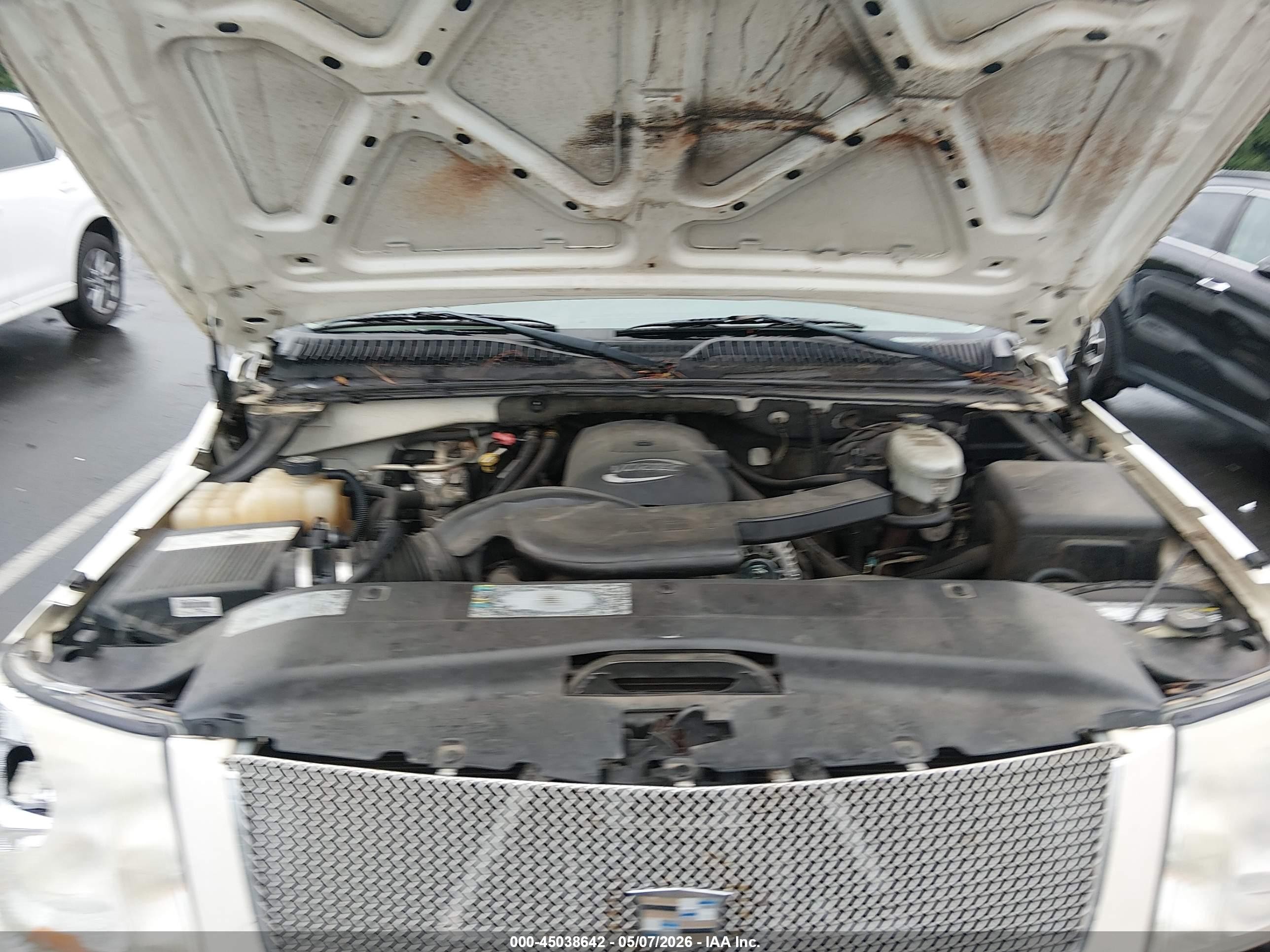 2003 Cadillac Escalade Standard White vin: 1GYEC63TX3R310057