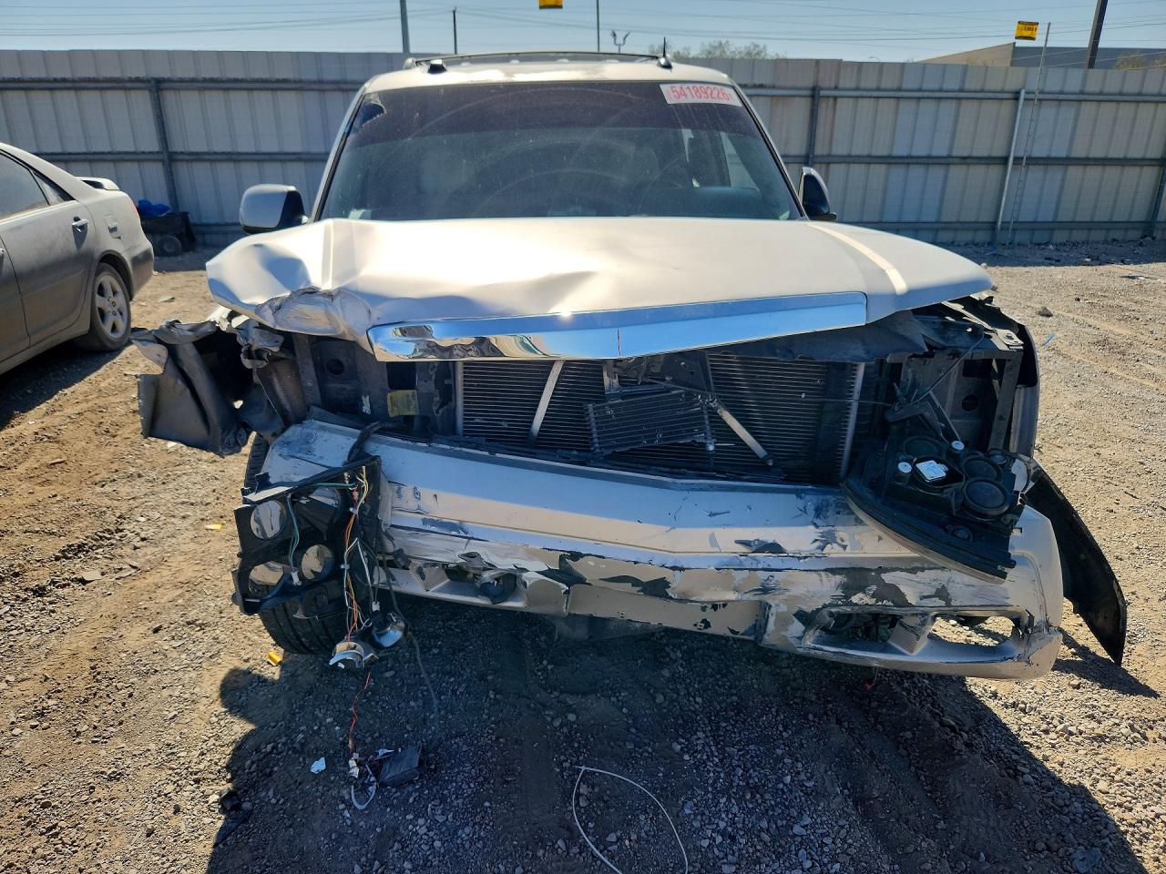 2005 Cadillac Escalade Luxury Серебряный vin: 1GYEC63TX5R180946