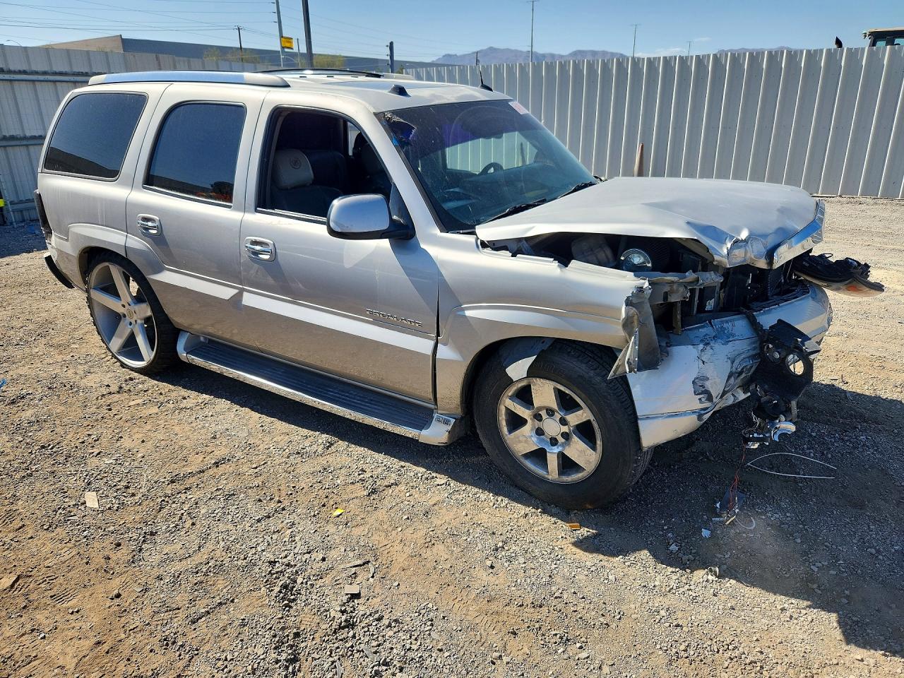 2005 Cadillac Escalade Luxury Серебряный vin: 1GYEC63TX5R180946