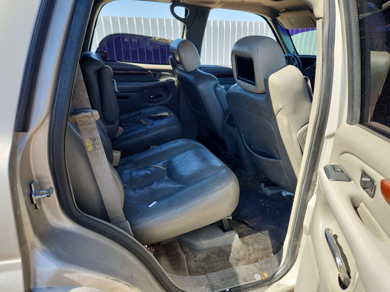 2005 Cadillac Escalade Luxury Серебряный vin: 1GYEC63TX5R180946
