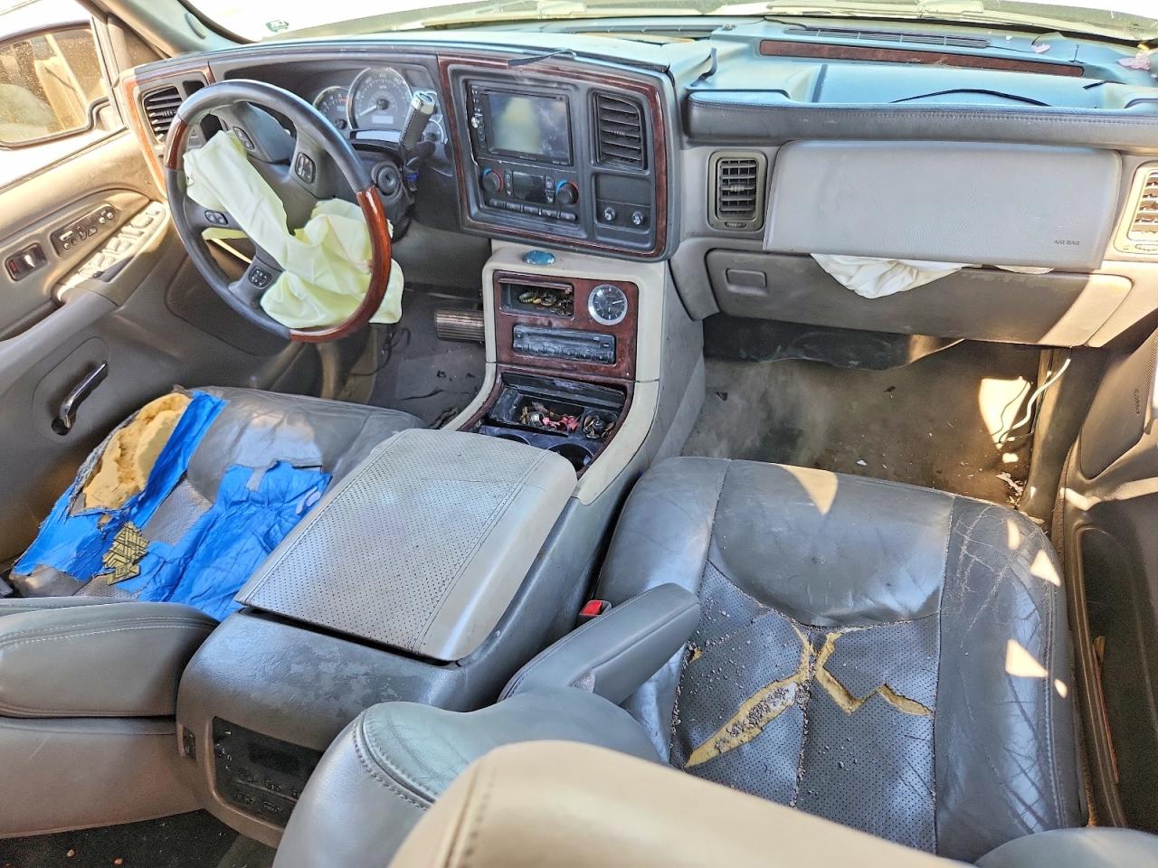 2005 Cadillac Escalade Luxury Серебряный vin: 1GYEC63TX5R180946