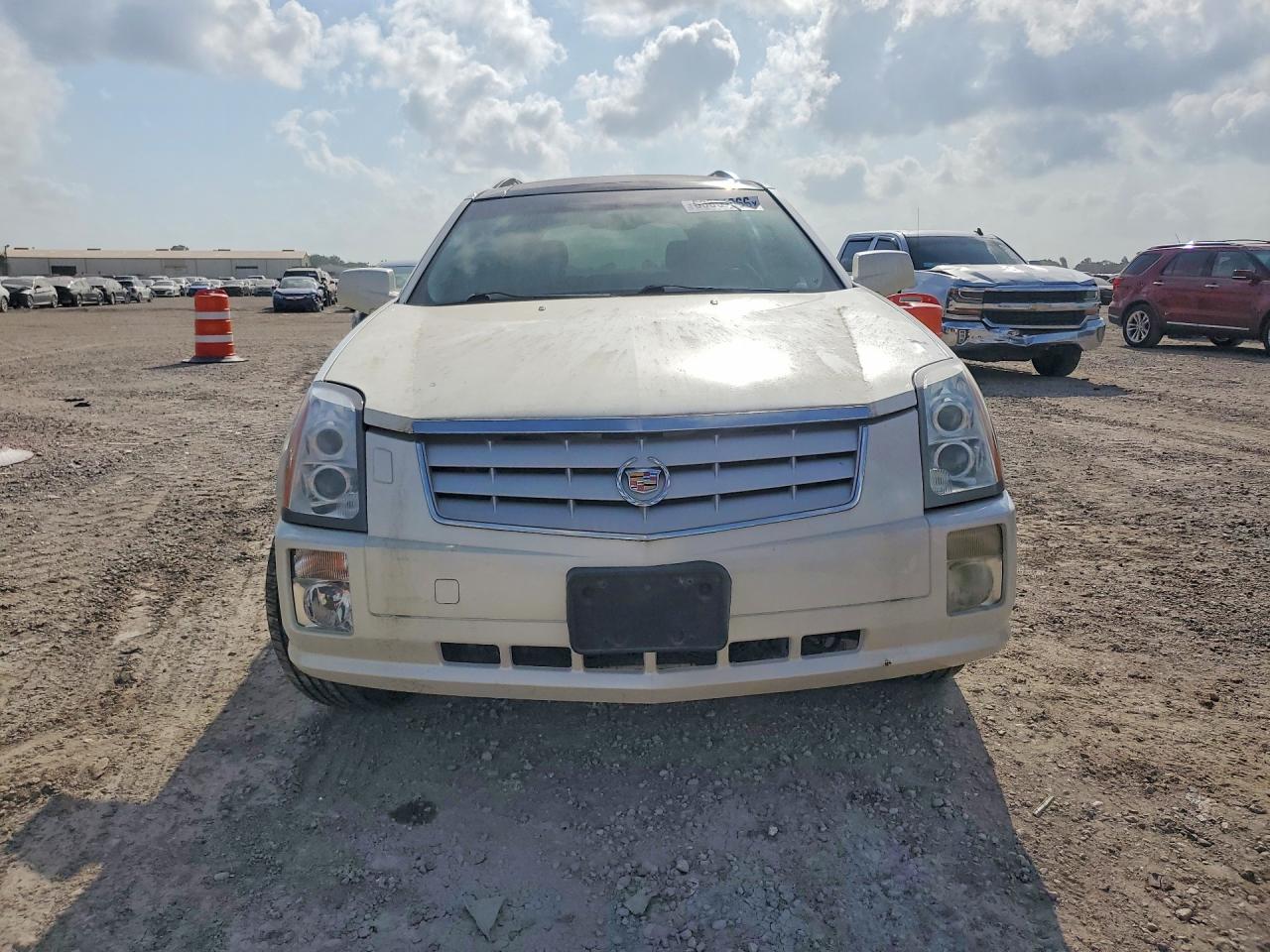 2008 Cadillac Srx White vin: 1GYEE23A180158313