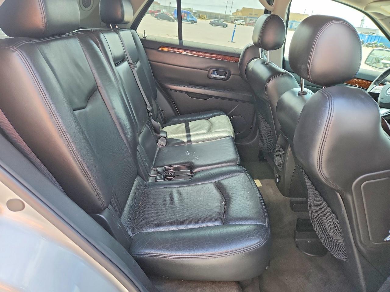 2009 Cadillac Srx Silver vin: 1GYEE437090154965