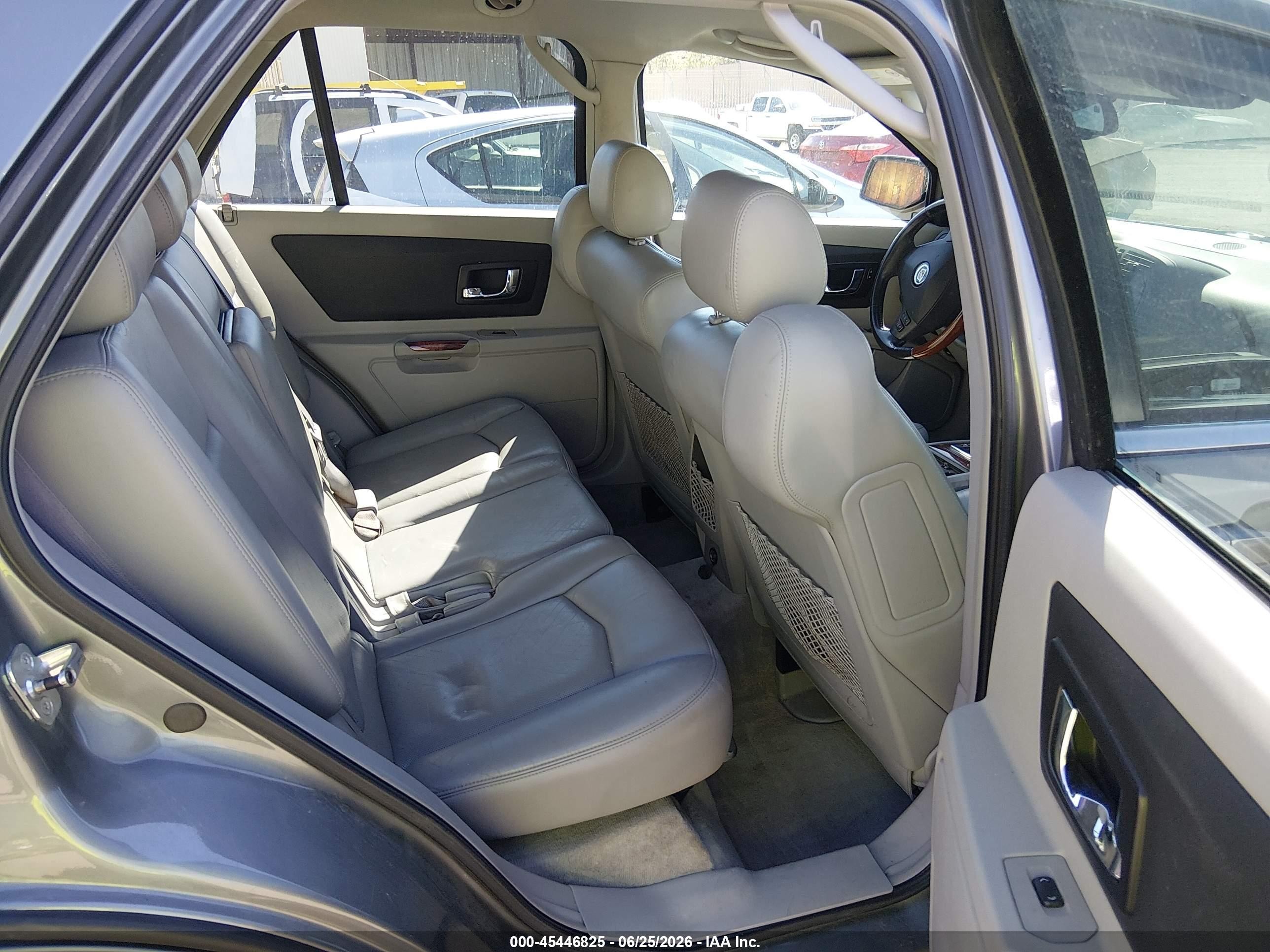 2004 Cadillac Srx Standard Silver vin: 1GYEE637140177367