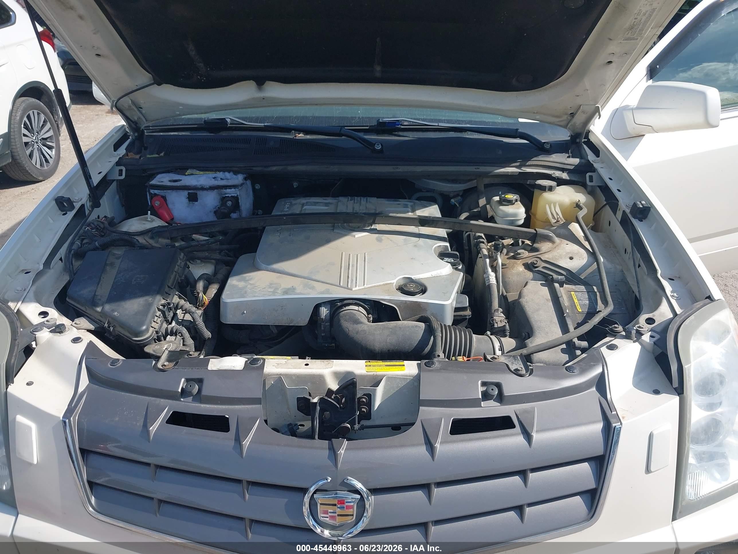 2005 Cadillac Srx V6 White vin: 1GYEE637150211566