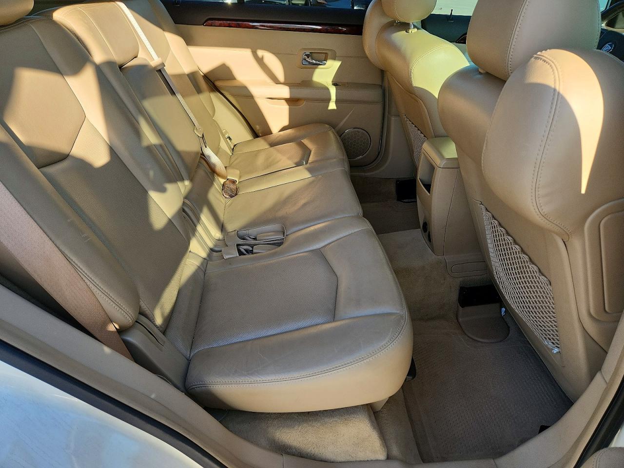 2008 Cadillac Srx White vin: 1GYEE637180131642