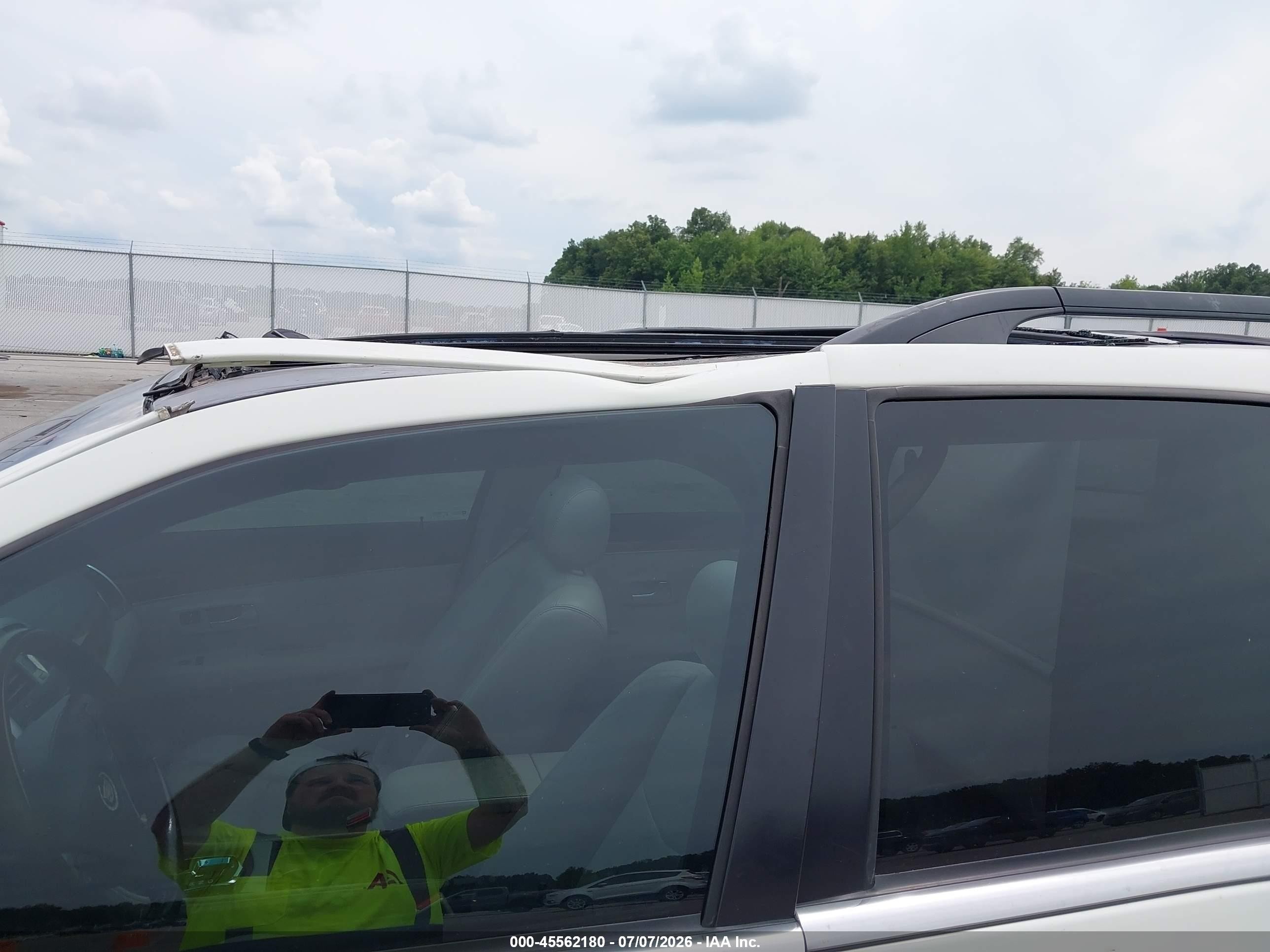 2007 Cadillac Srx V6 White vin: 1GYEE637270125198