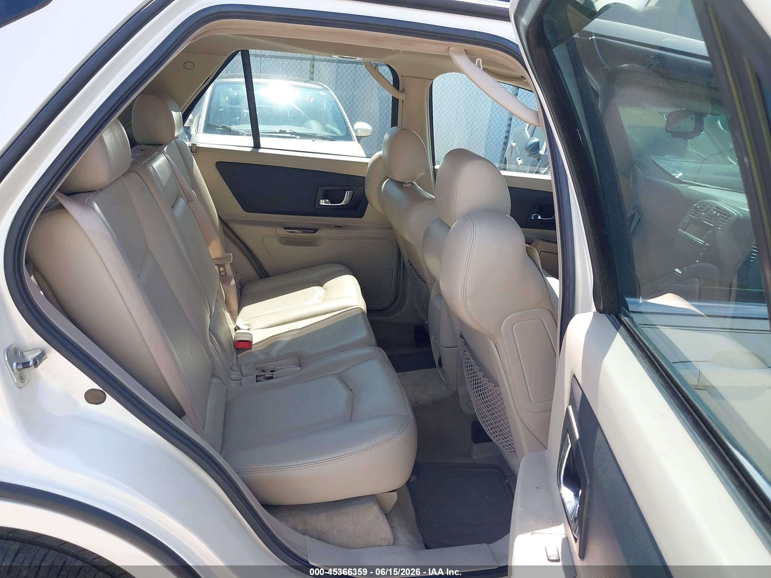 2004 Cadillac Srx Standard White vin: 1GYEE637440150941
