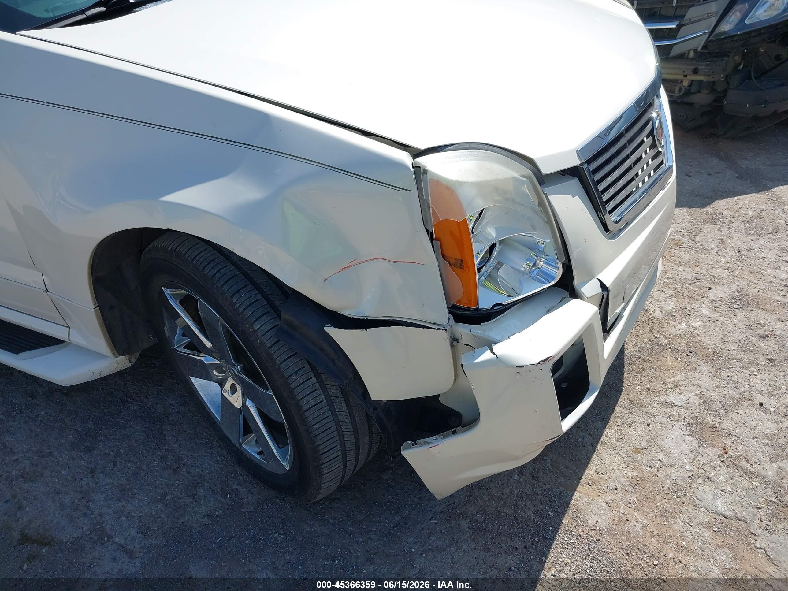2004 Cadillac Srx Standard White vin: 1GYEE637440150941