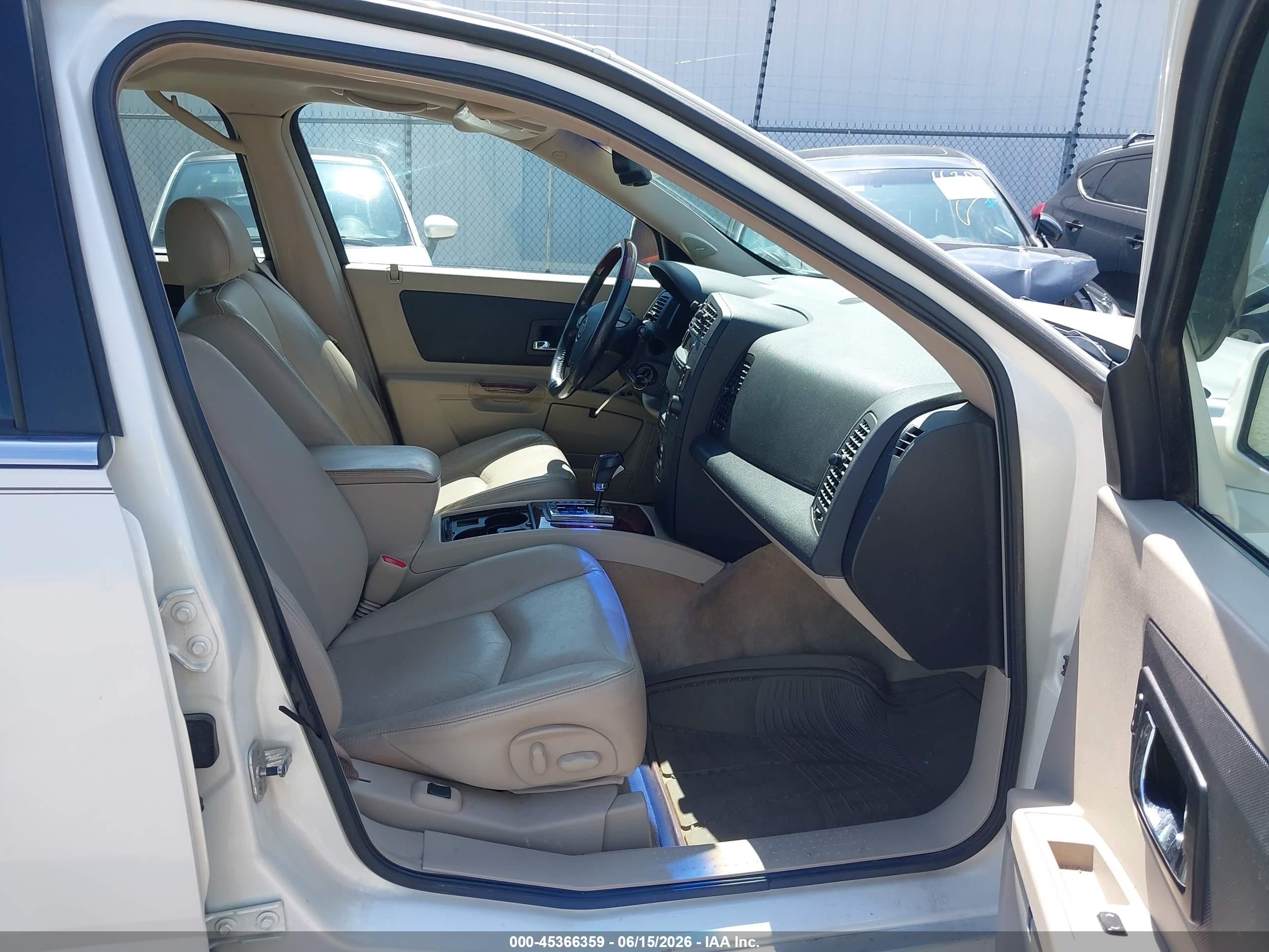 2004 Cadillac Srx Standard White vin: 1GYEE637440150941