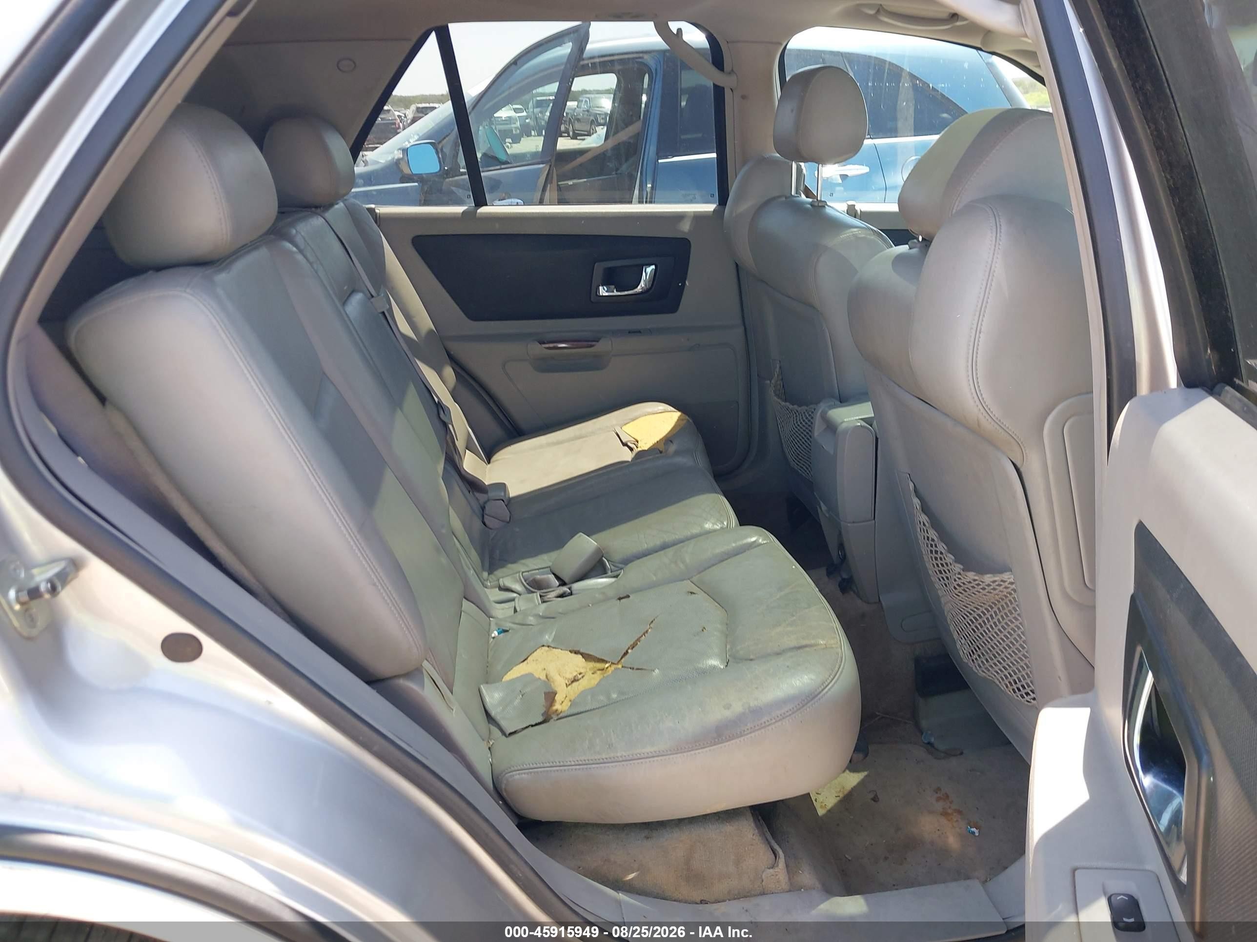 2005 Cadillac Srx V6 Silver vin: 1GYEE637650208193