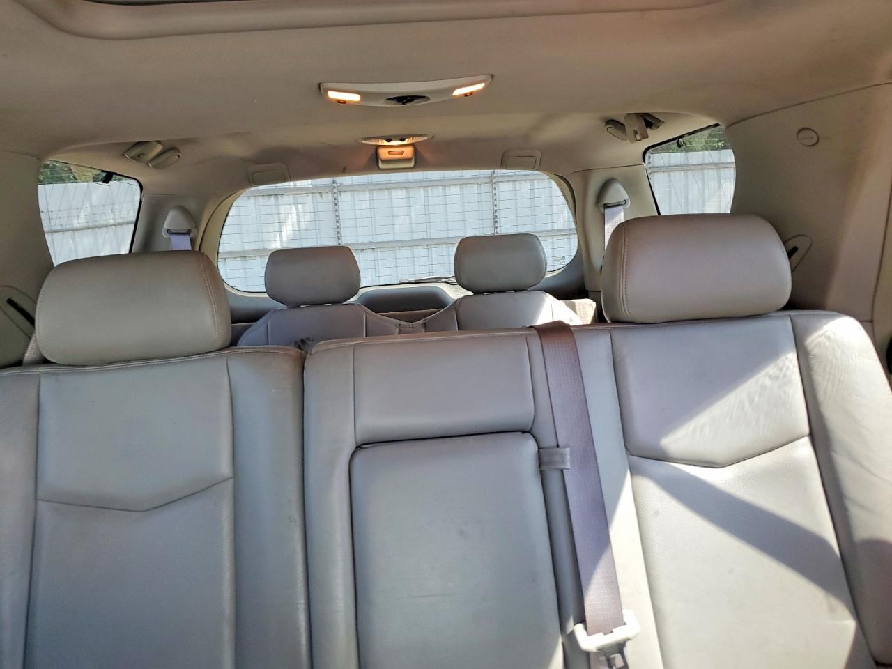 2008 Cadillac Srx Silver vin: 1GYEE637980118668