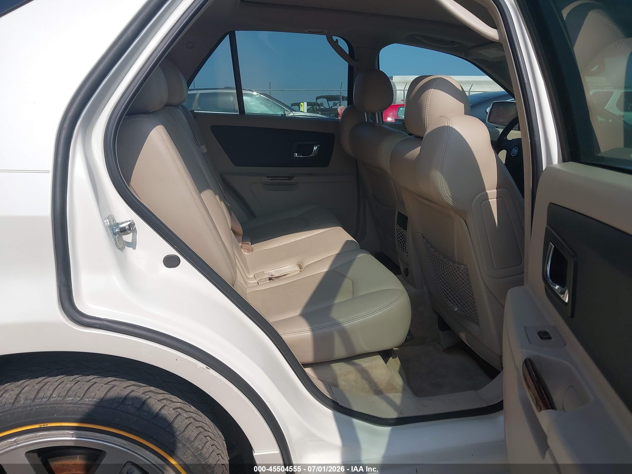 2004 Cadillac Srx Standard White vin: 1GYEE637X40188982