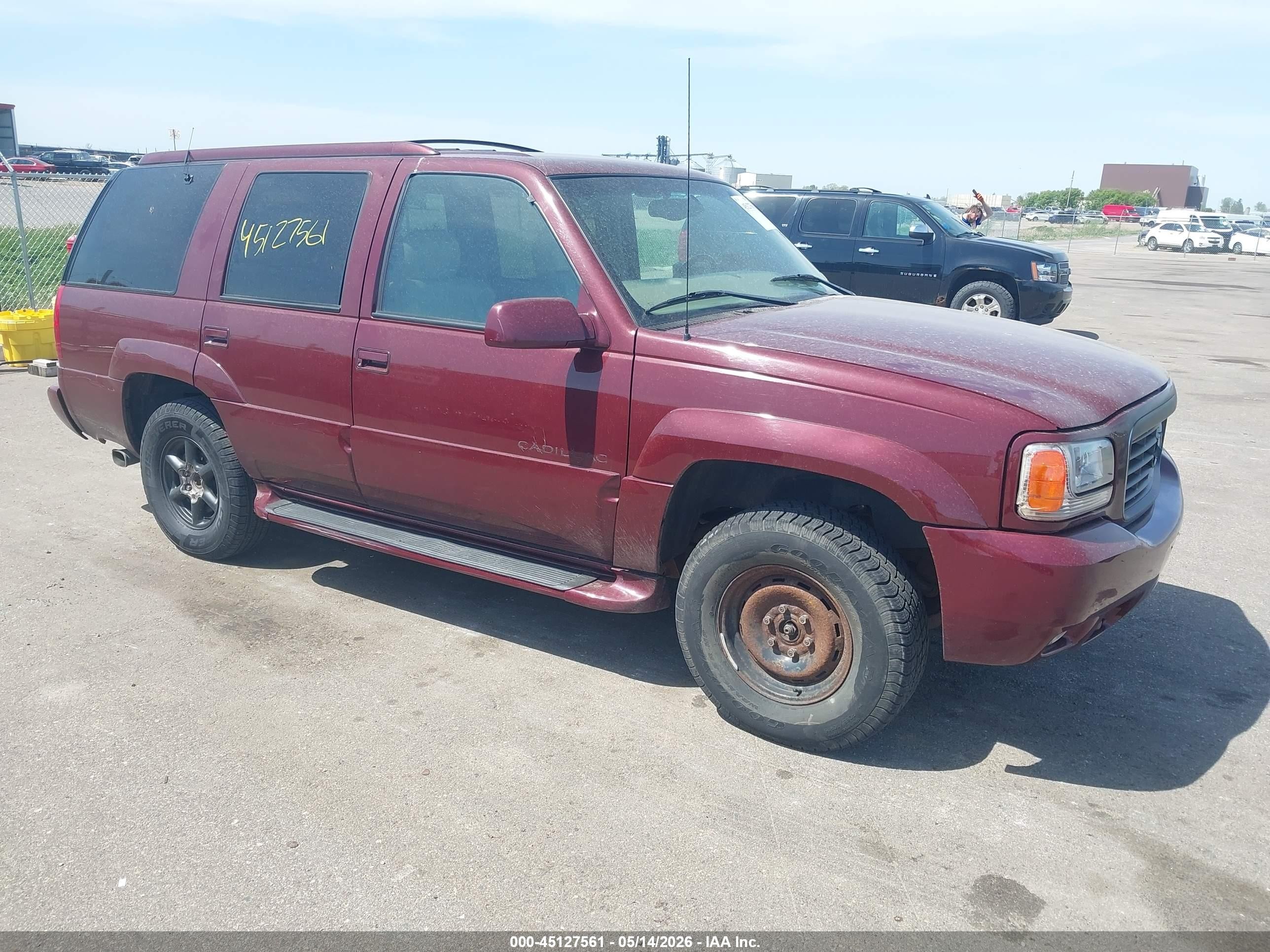 2000 Cadillac Escalade Standard Maroon vin: 1GYEK13R2YR130377