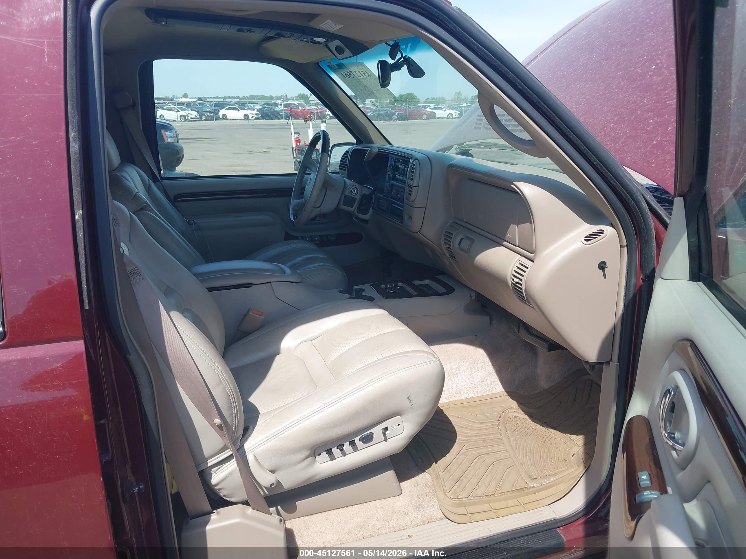 2000 Cadillac Escalade Standard Maroon vin: 1GYEK13R2YR130377