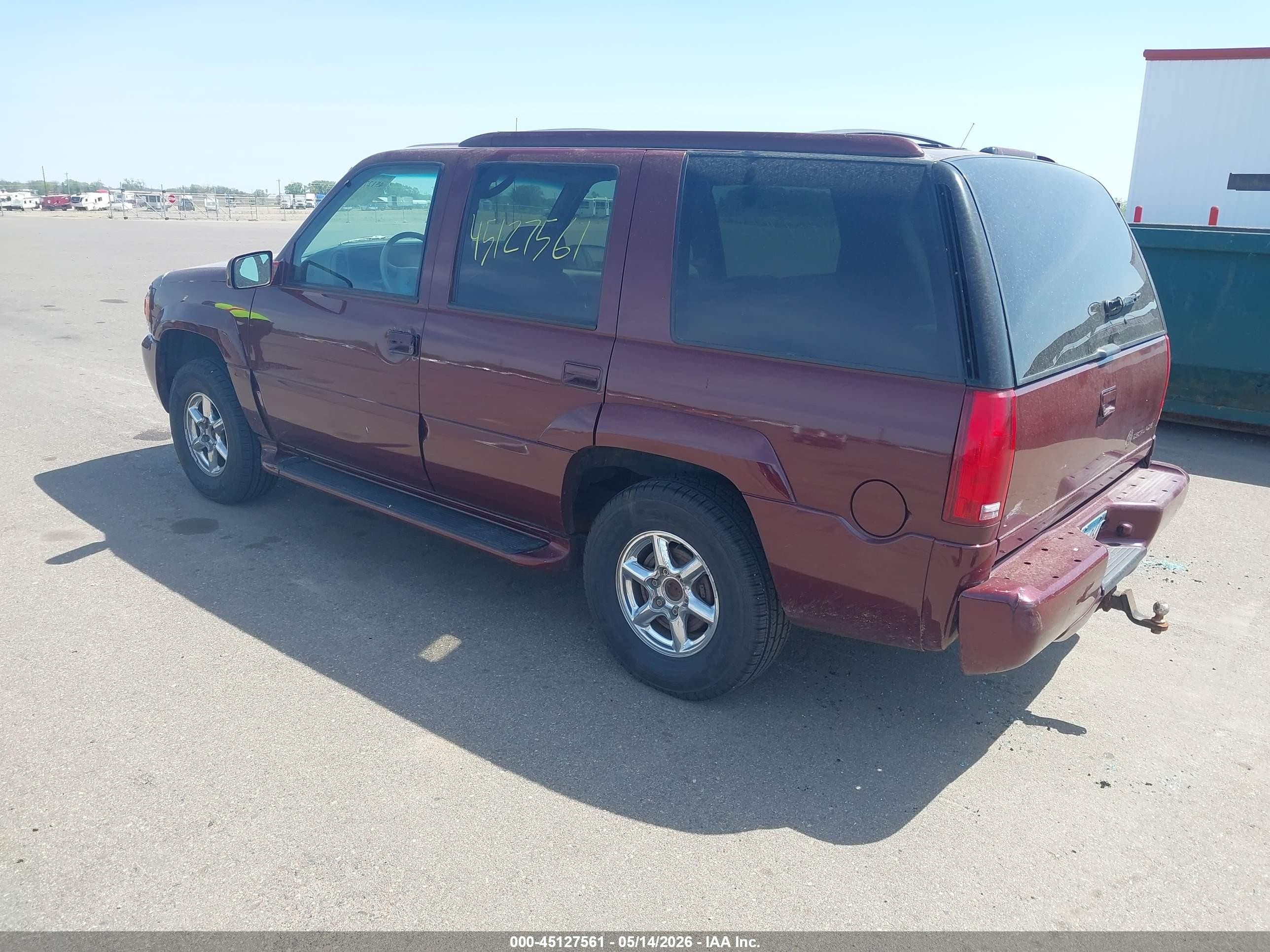 2000 Cadillac Escalade Standard Maroon vin: 1GYEK13R2YR130377