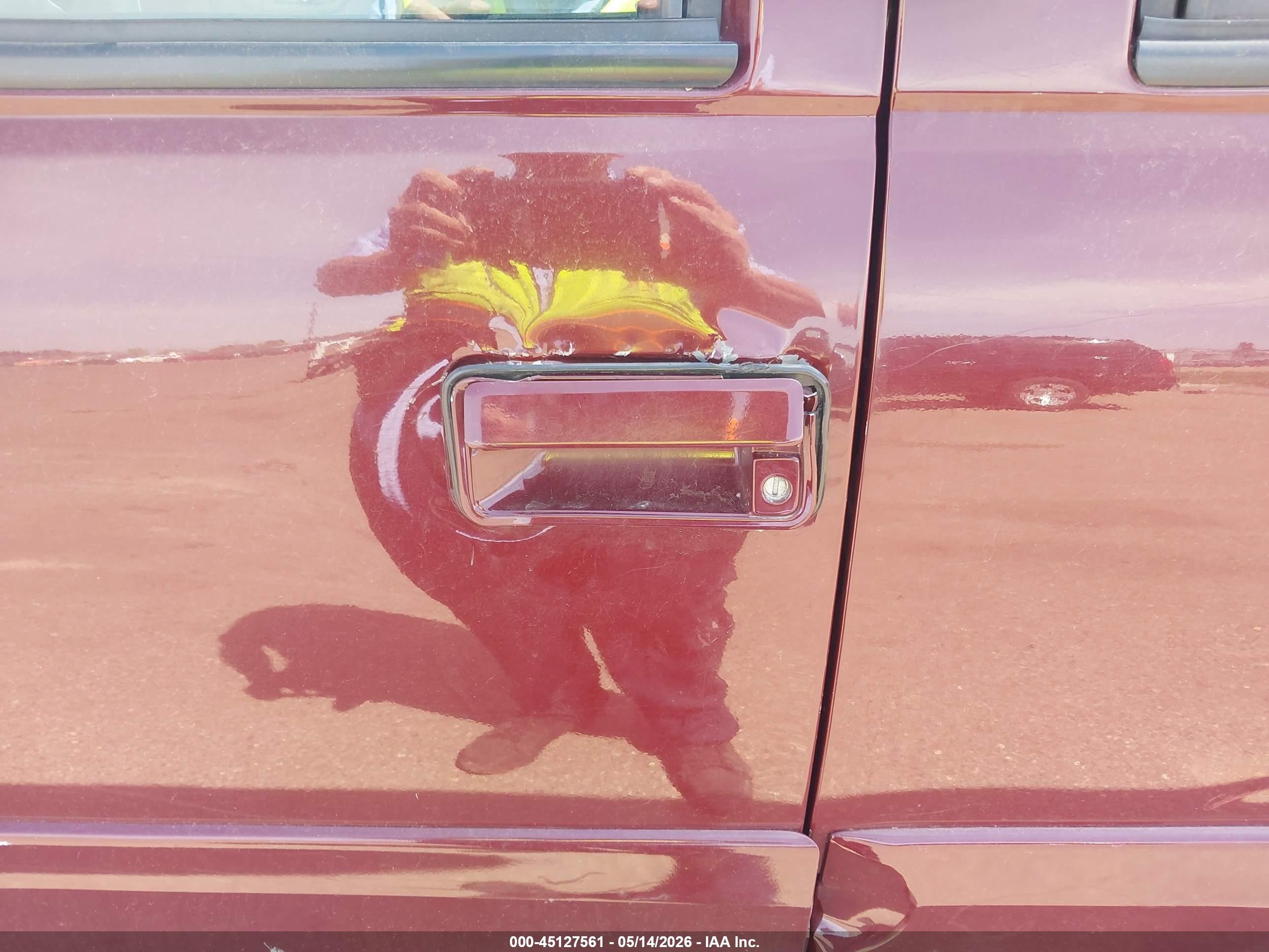 2000 Cadillac Escalade Standard Maroon vin: 1GYEK13R2YR130377