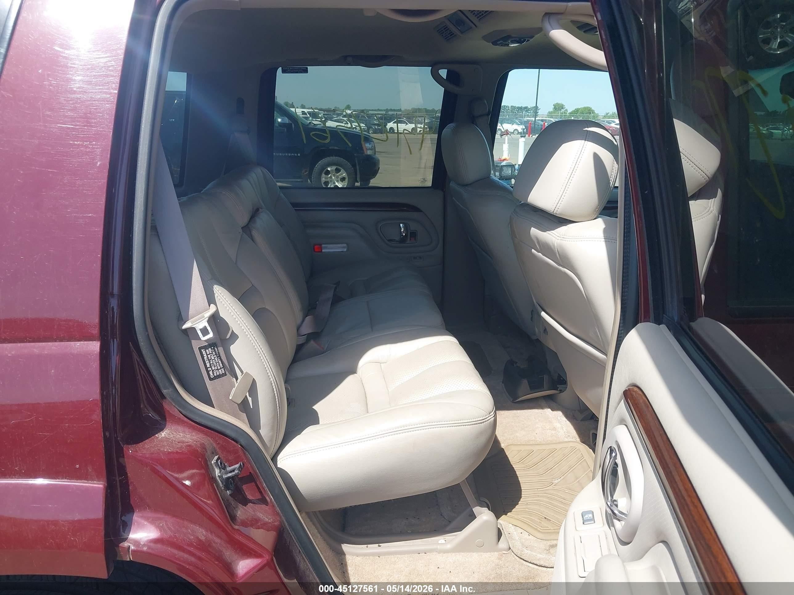 2000 Cadillac Escalade Standard Maroon vin: 1GYEK13R2YR130377