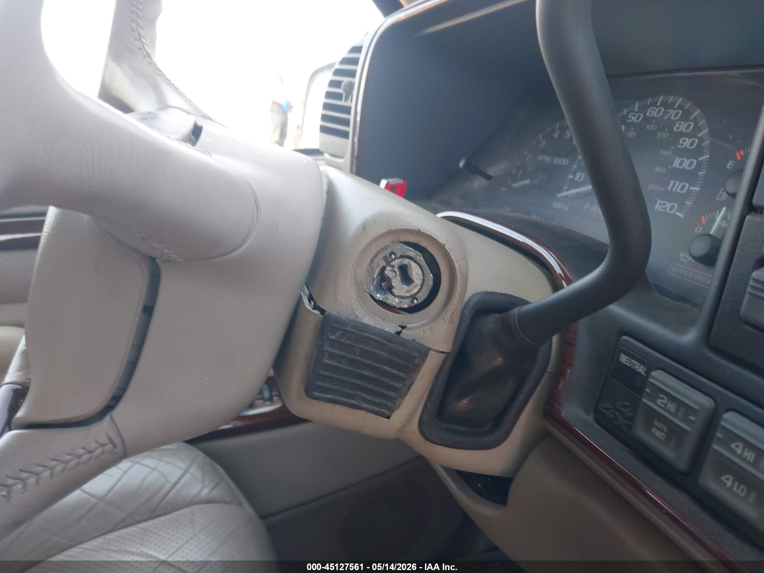 2000 Cadillac Escalade Standard Maroon vin: 1GYEK13R2YR130377