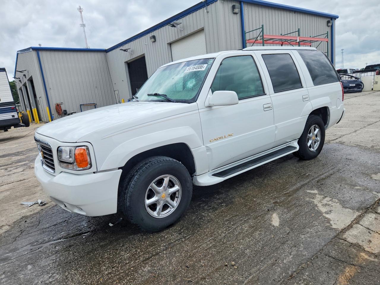 2000 Cadillac Escalade White vin: 1GYEK13R2YR157420