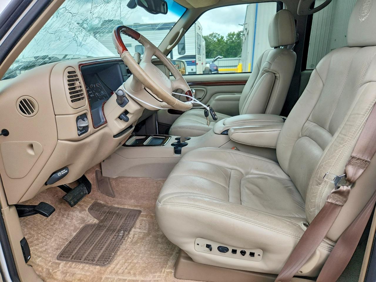 2000 Cadillac Escalade White vin: 1GYEK13R2YR157420