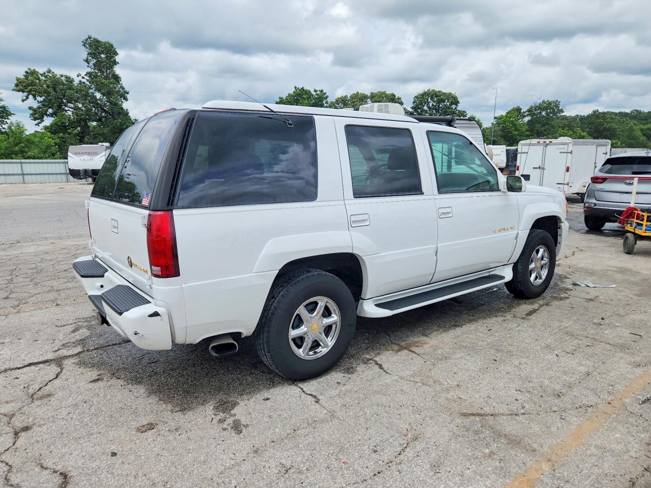 2000 Cadillac Escalade White vin: 1GYEK13R2YR157420