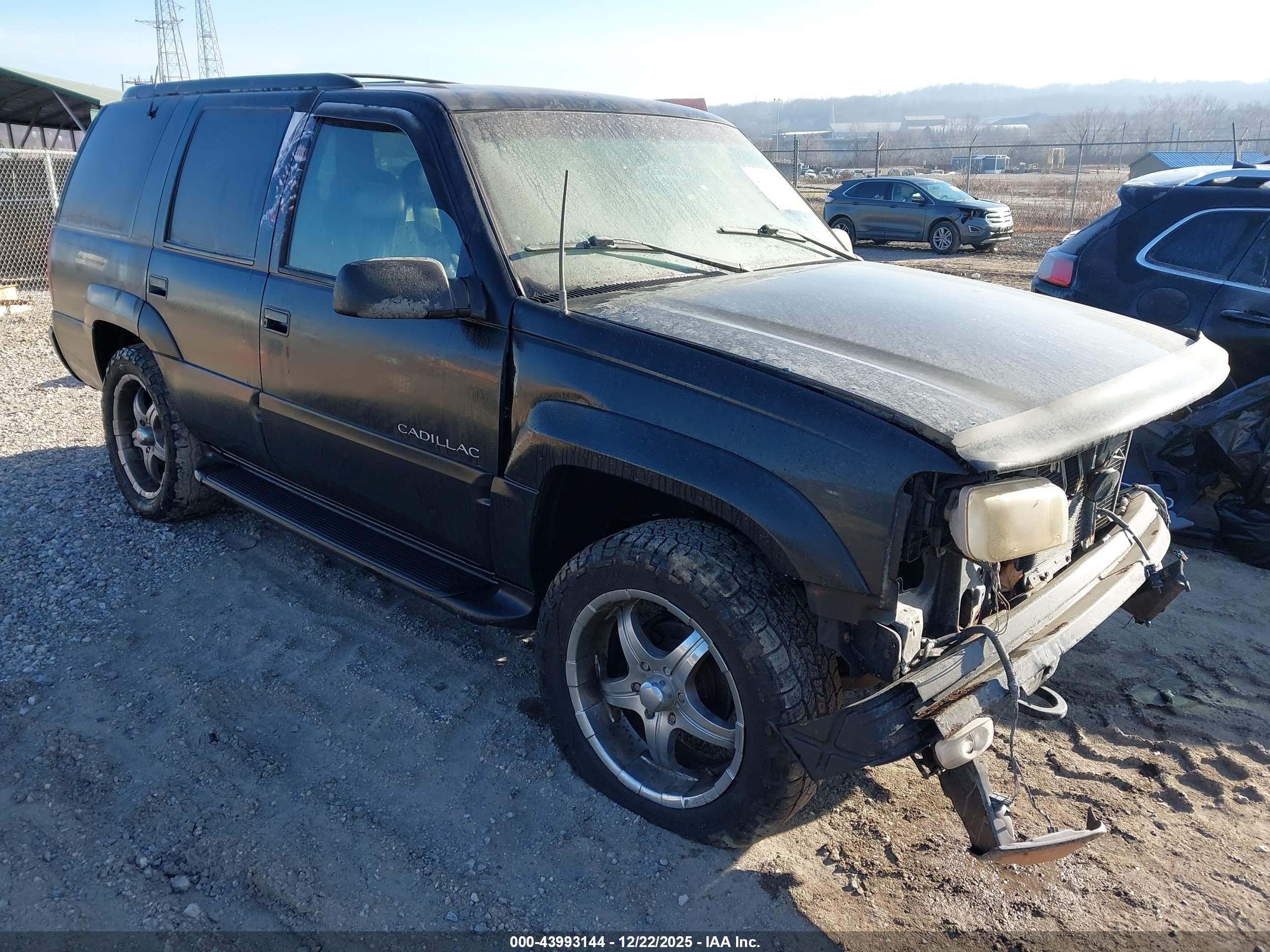 1GYEK13R3YR126208