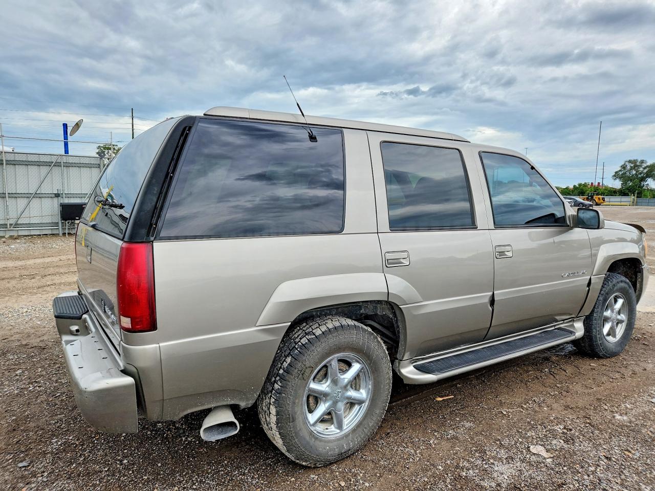 2000 Cadillac Escalade Tan vin: 1GYEK13R5YR144113